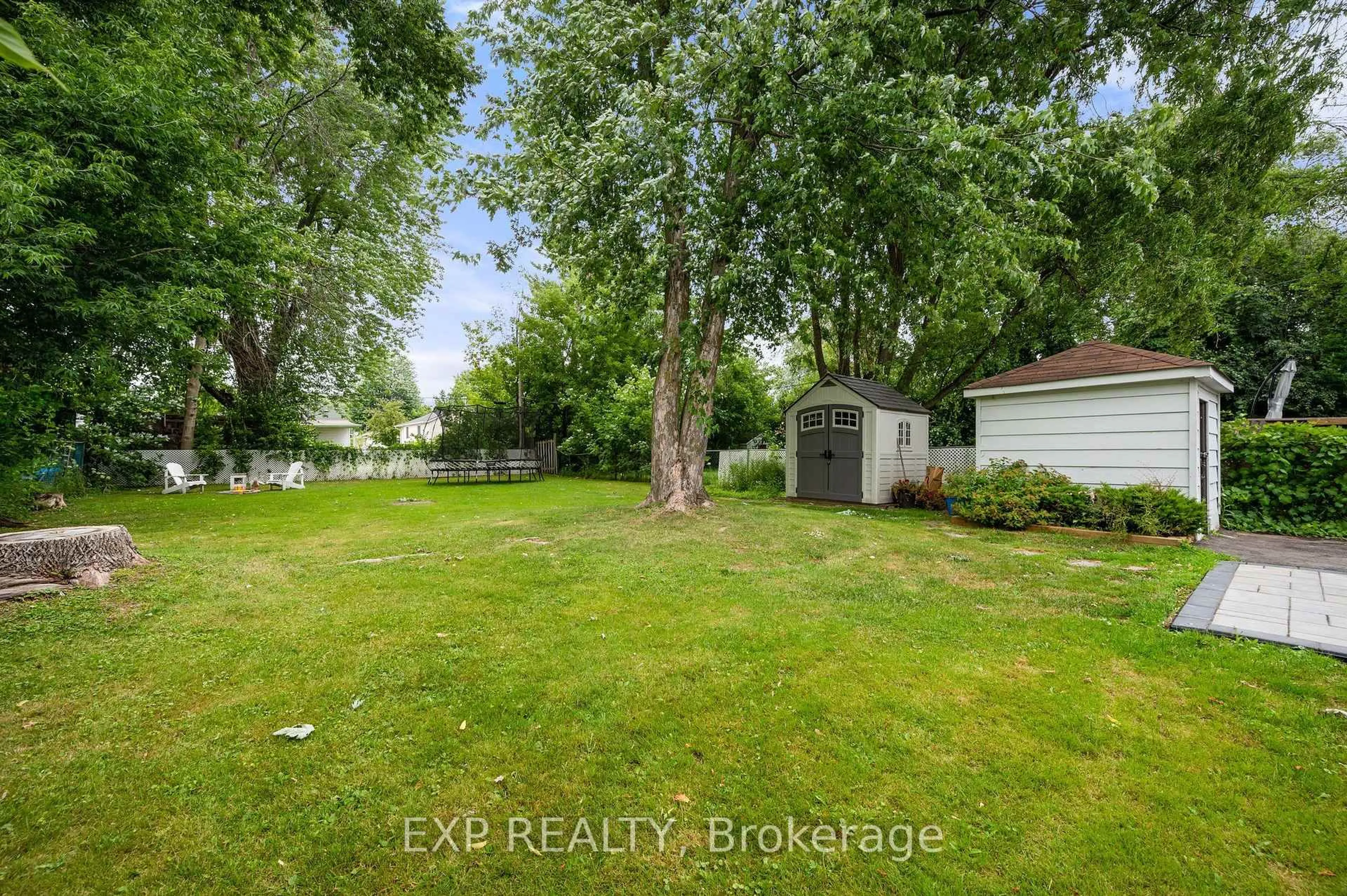 A pic from outside/outdoor area/front of a property/back of a property/a pic from drone, unknown for 156 Beach Rd, Georgina Ontario L4P 2L7