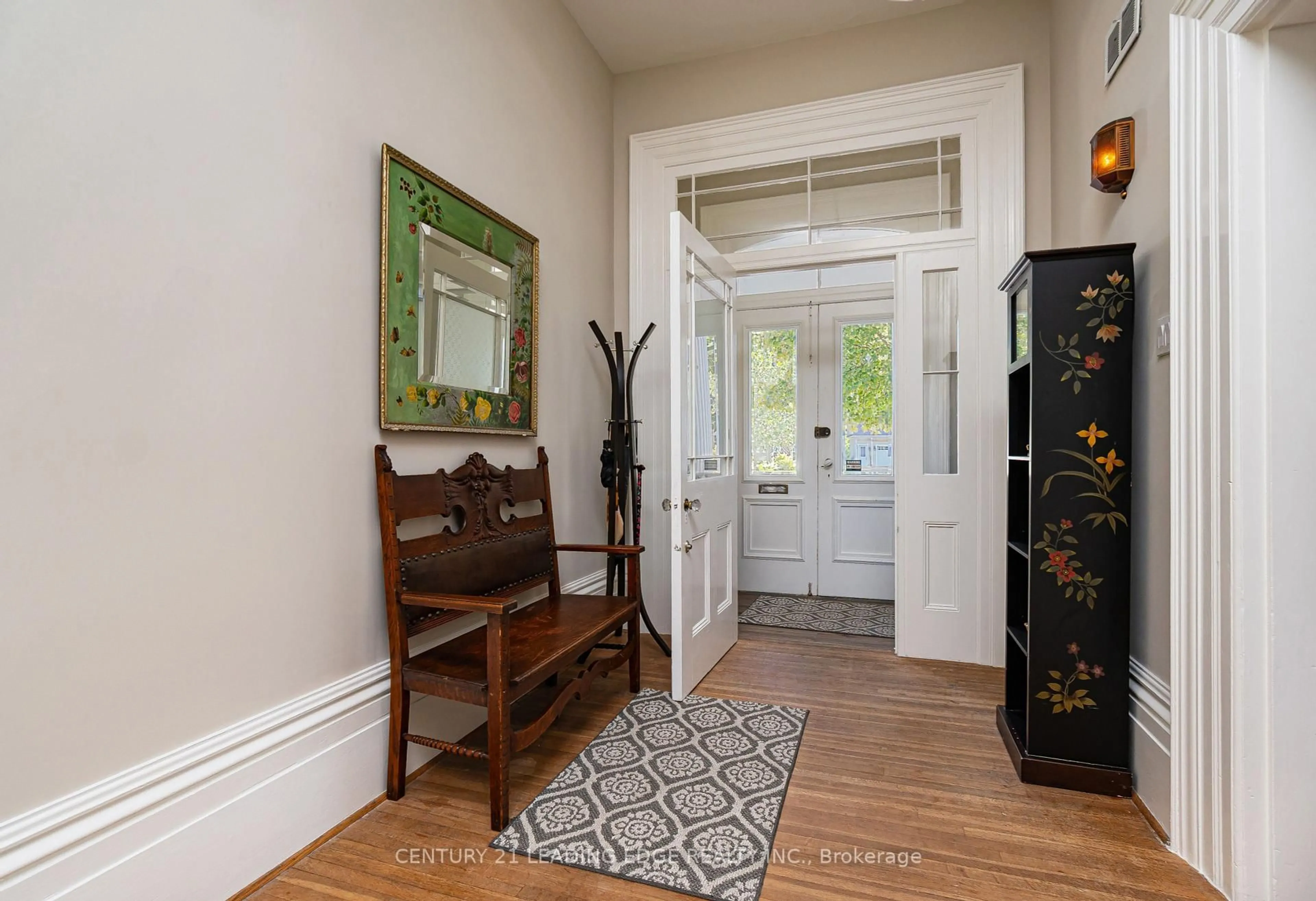Indoor entryway for 172 Main St, Markham Ontario L3P 1Y3