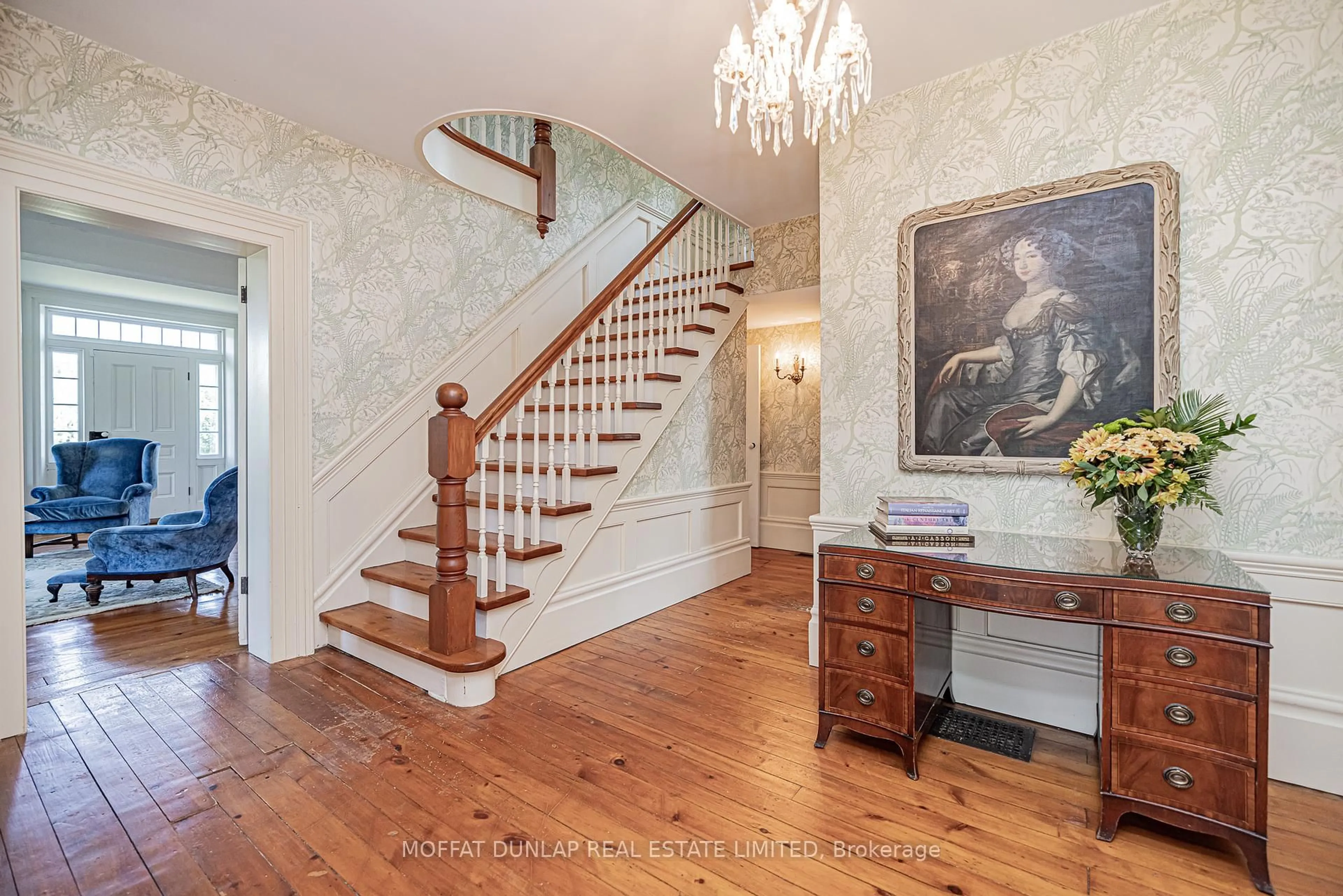 Indoor foyer for 8185 17th Sdrd, King Ontario L7E 5R7