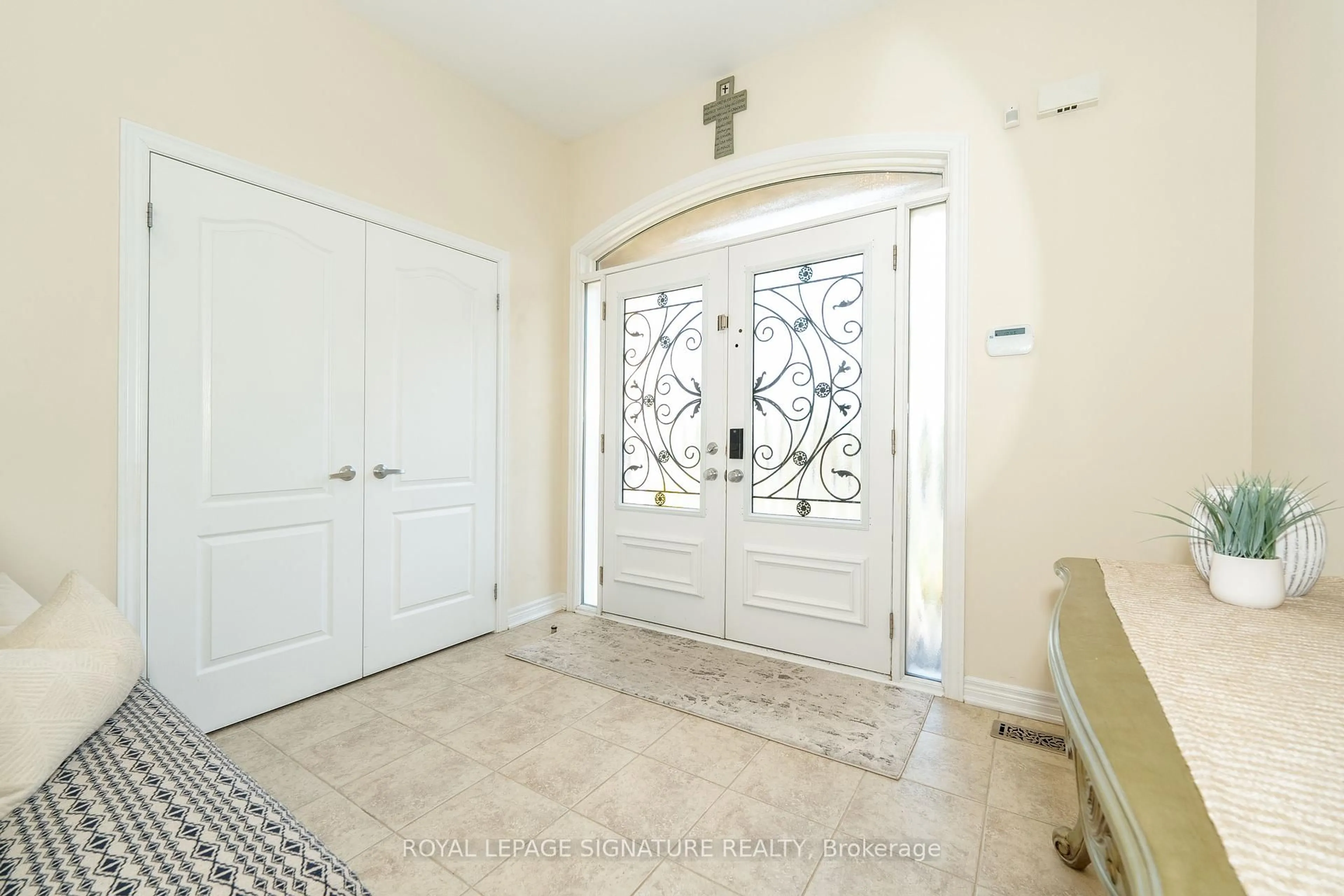 Indoor entryway for 68 Lady Angela Lane, Vaughan Ontario L6A 4S7