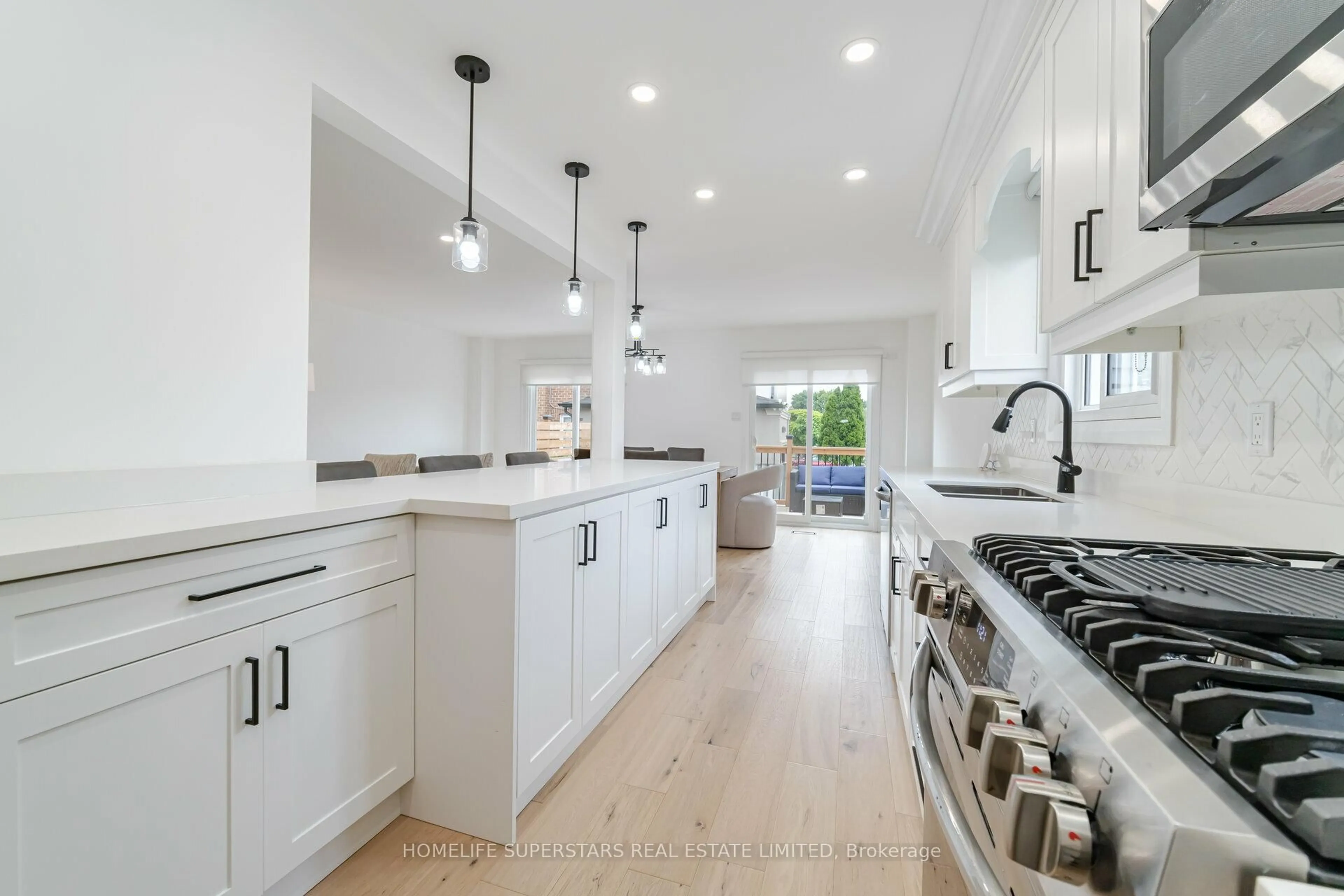 Open concept kitchen, ceramic/tile floor for 3 New Seabury Dr, Vaughan Ontario L4K 2B7