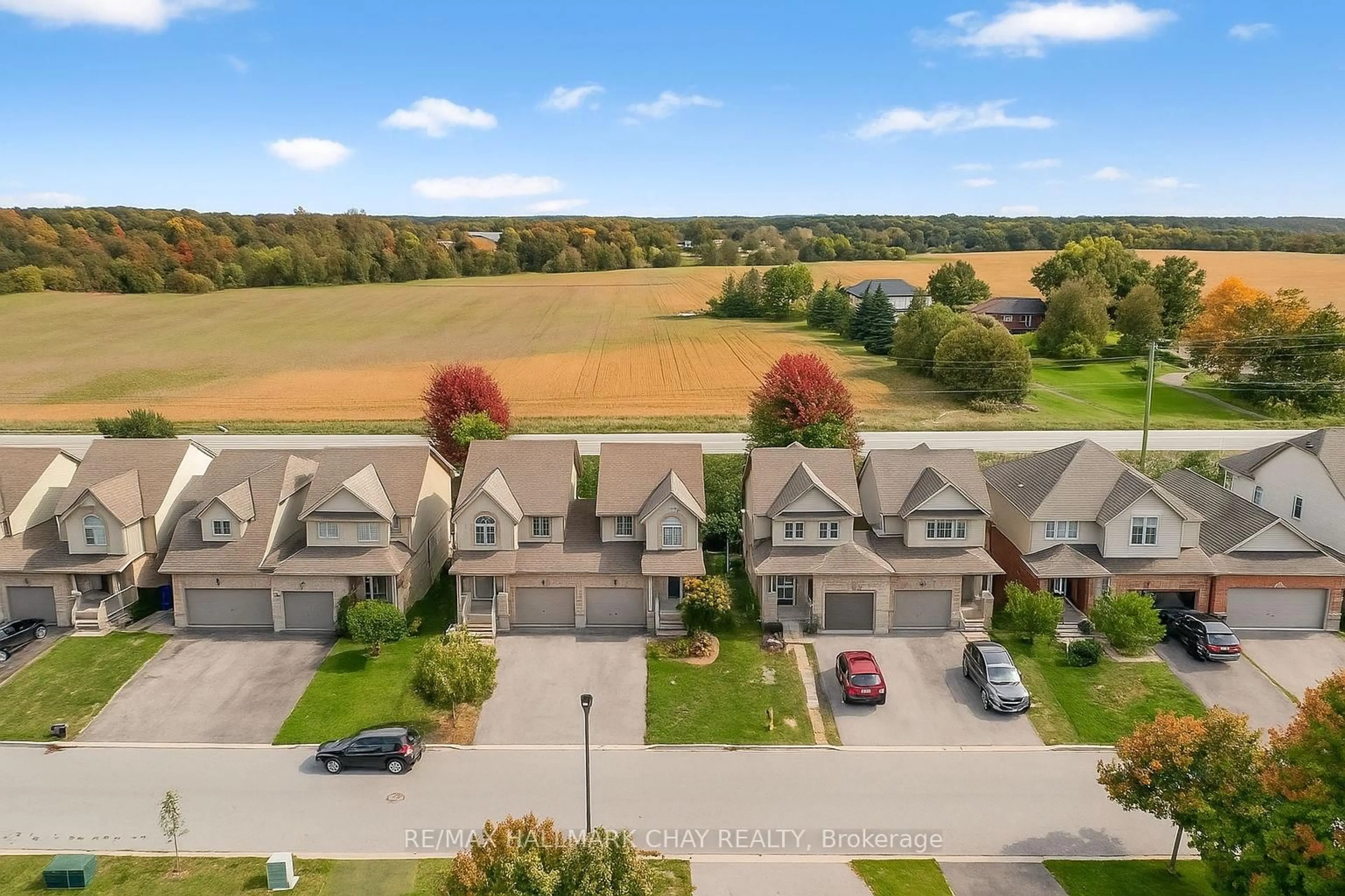 A pic from outside/outdoor area/front of a property/back of a property/a pic from drone, unknown for 35 BANTING Cres, Essa Ontario L3W 0P7