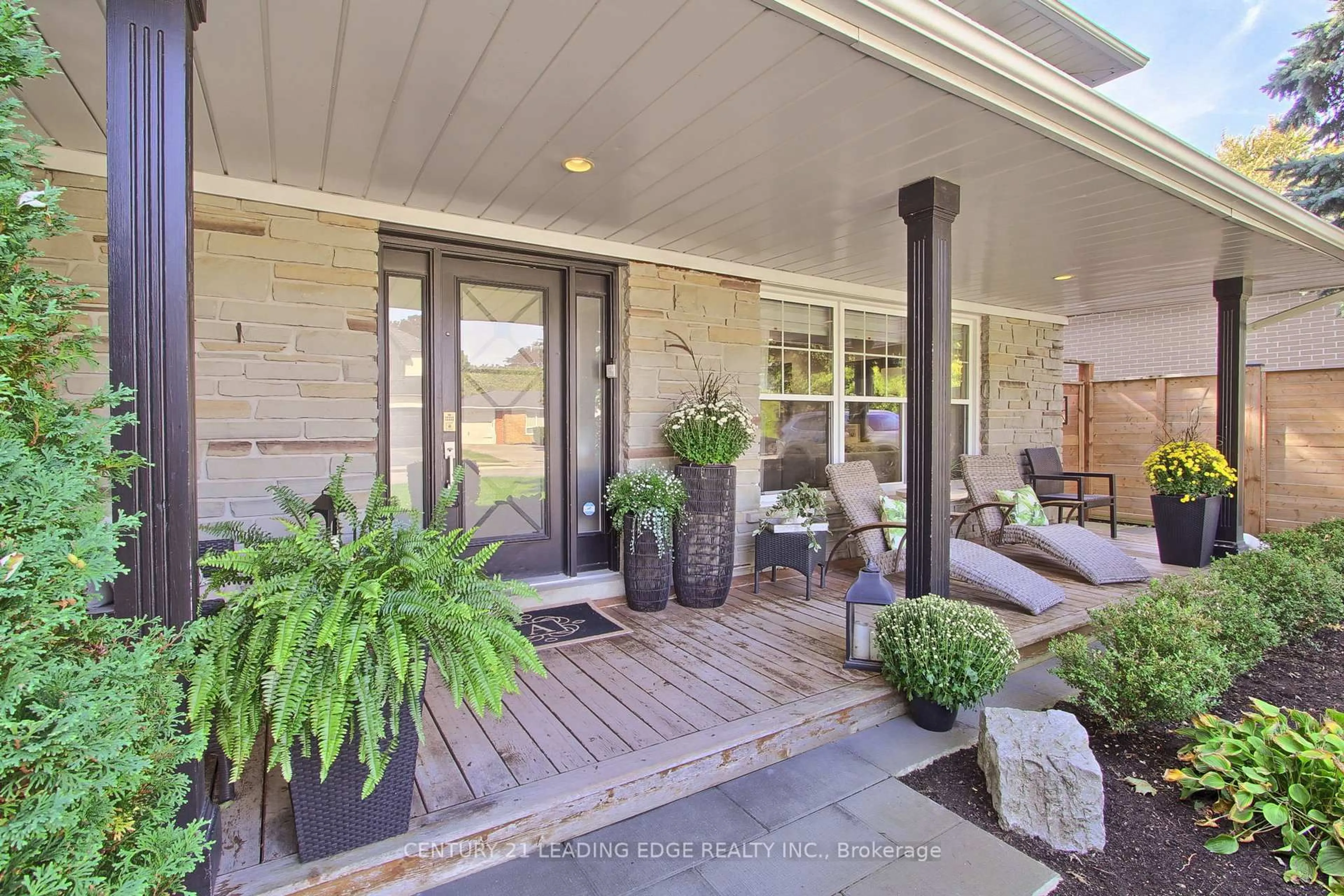 Unknown for 592 Rupert Ave, Whitchurch-Stouffville Ontario L4A 1W2