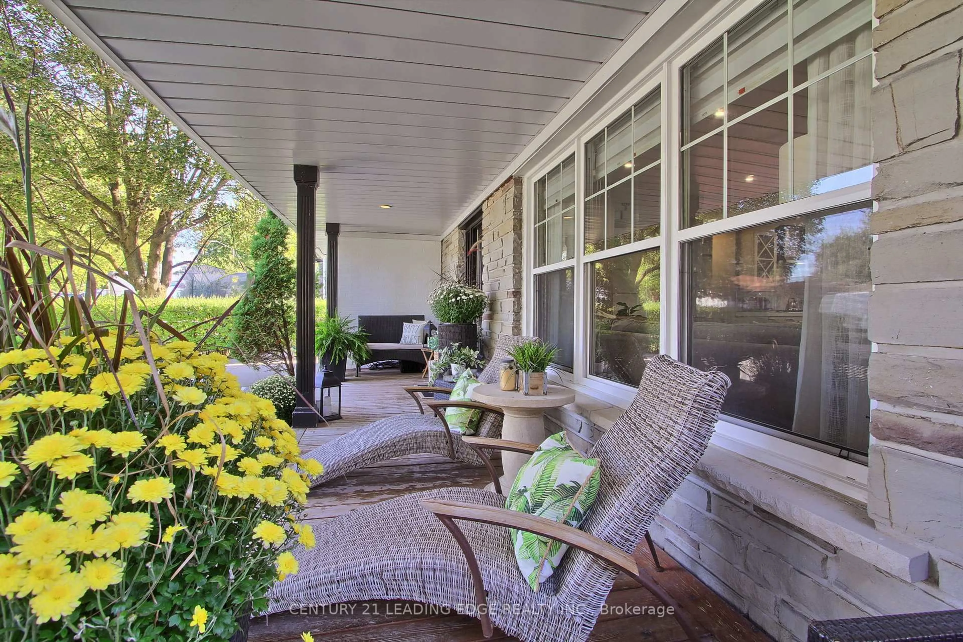Patio, unknown for 592 Rupert Ave, Whitchurch-Stouffville Ontario L4A 1W2
