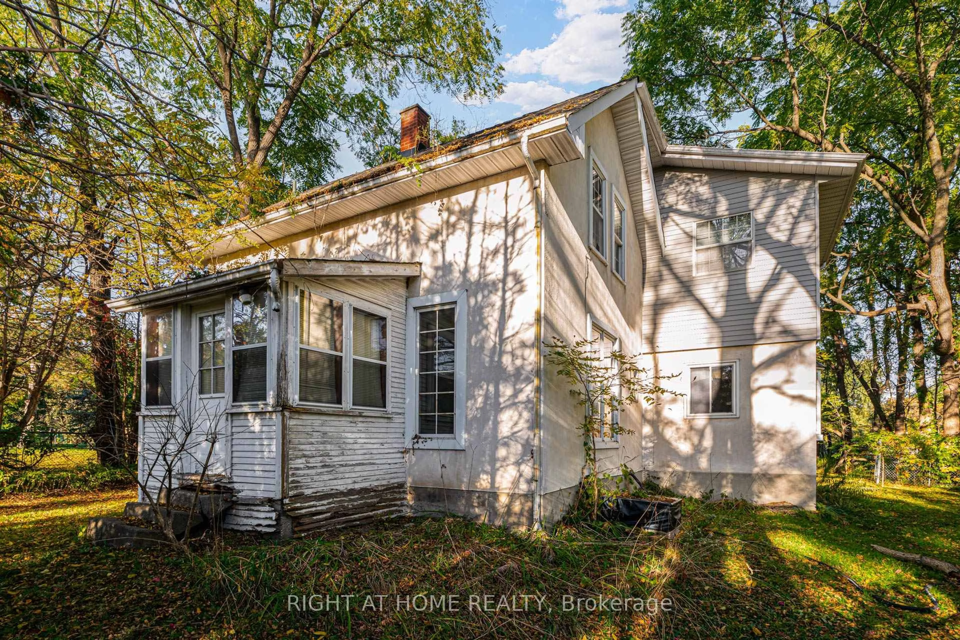 Home with vinyl exterior material, unknown for 315 Main St, Newmarket Ontario L3Y 9A9