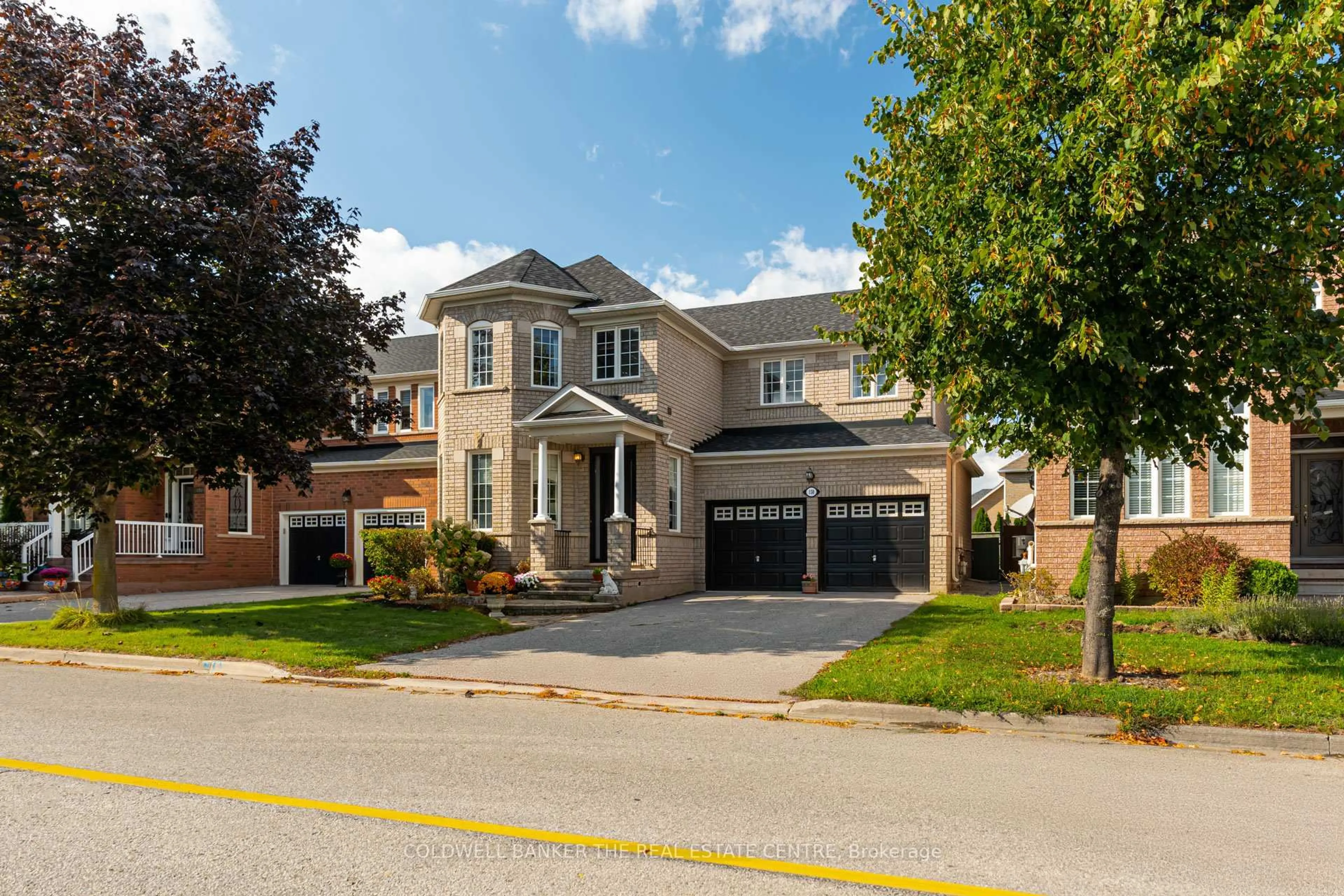 Home with brick exterior material, street for 150 Alfred Smith Way, Newmarket Ontario L3X 3C2