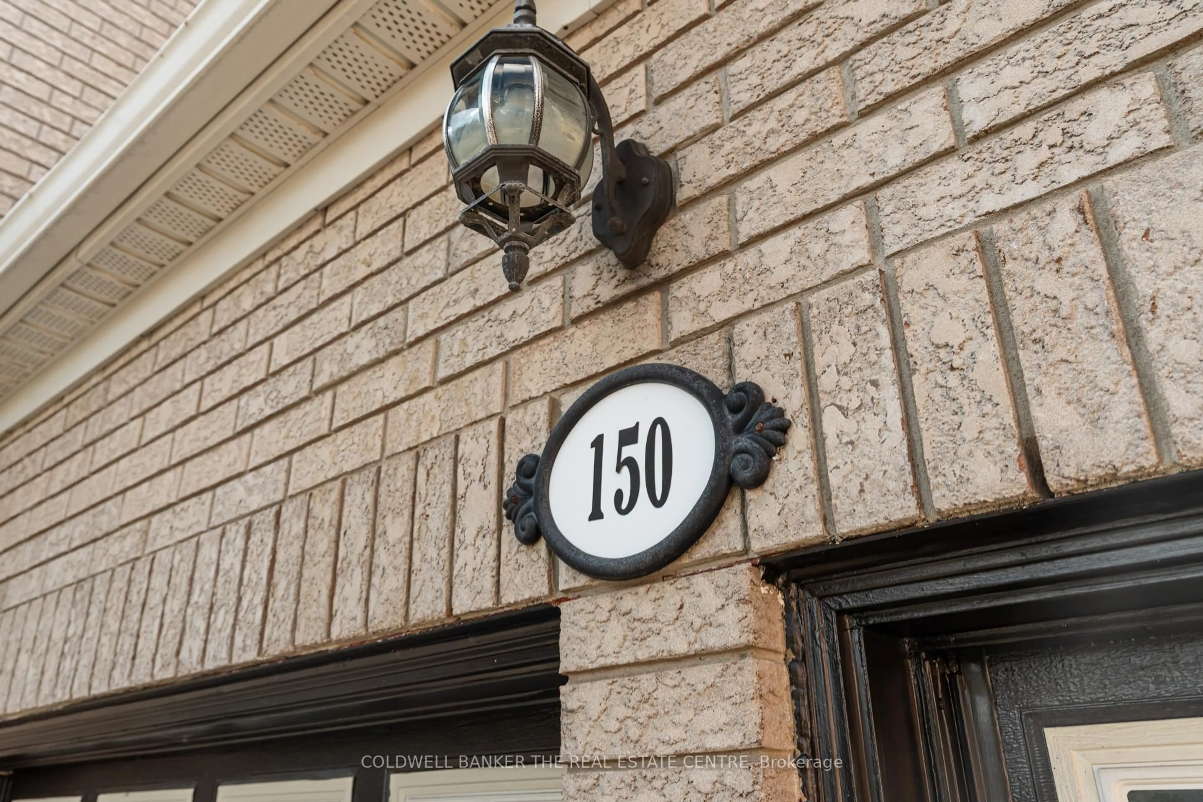 Indoor foyer for 150 Alfred Smith Way, Newmarket Ontario L3X 3C2