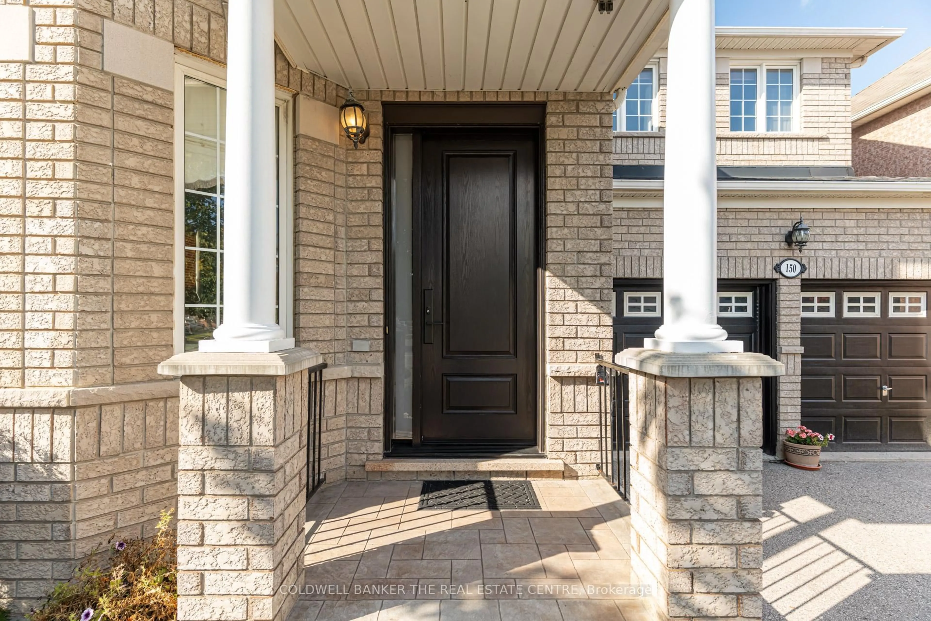 Indoor entryway for 150 Alfred Smith Way, Newmarket Ontario L3X 3C2