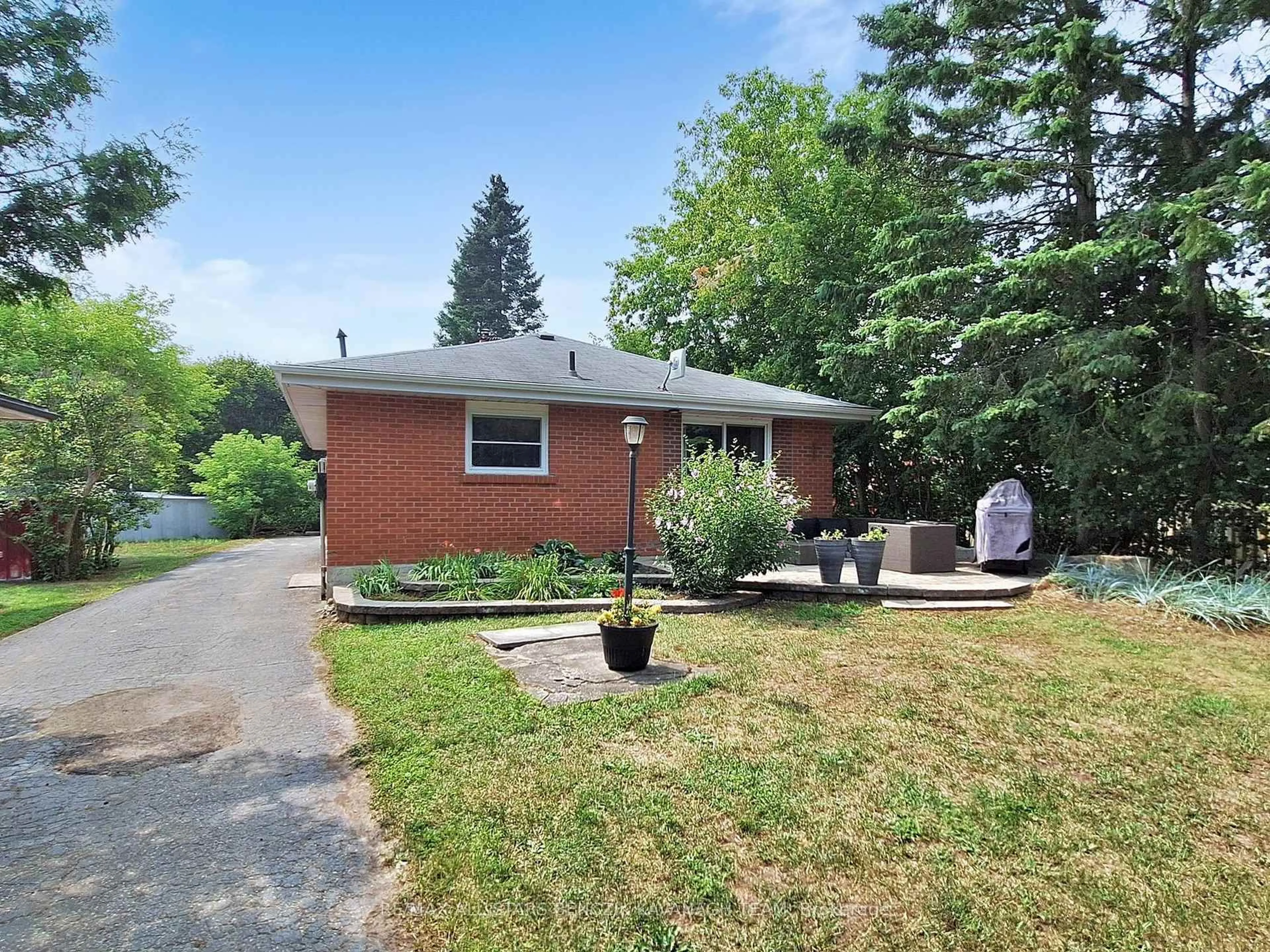 A pic from outside/outdoor area/front of a property/back of a property/a pic from drone, street for 16638 Highway 48, Whitchurch-Stouffville Ontario L4A 7X4