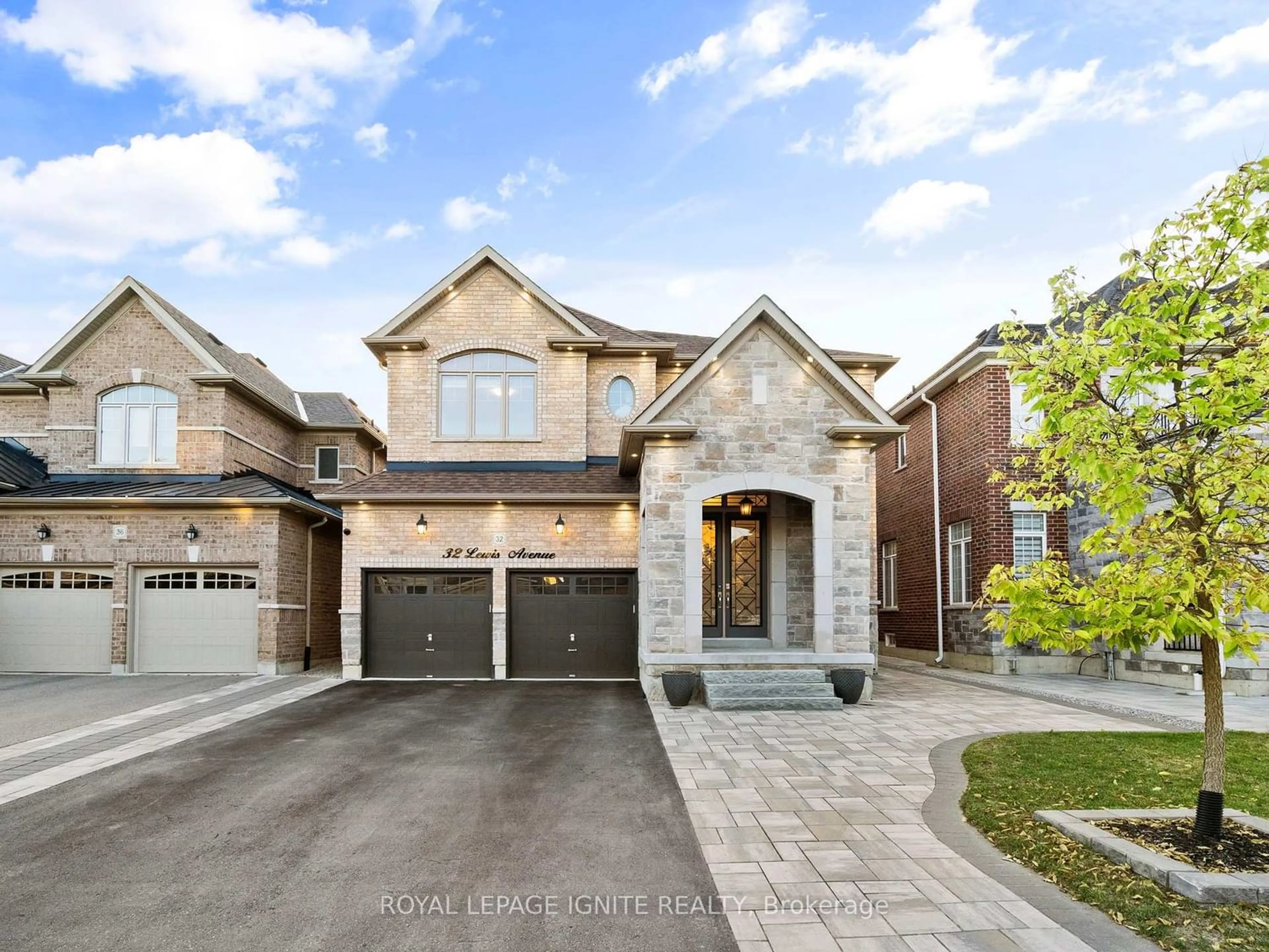 Home with brick exterior material, street for 32 Lewis Ave, Bradford West Gwillimbury Ontario L3Z 0W9