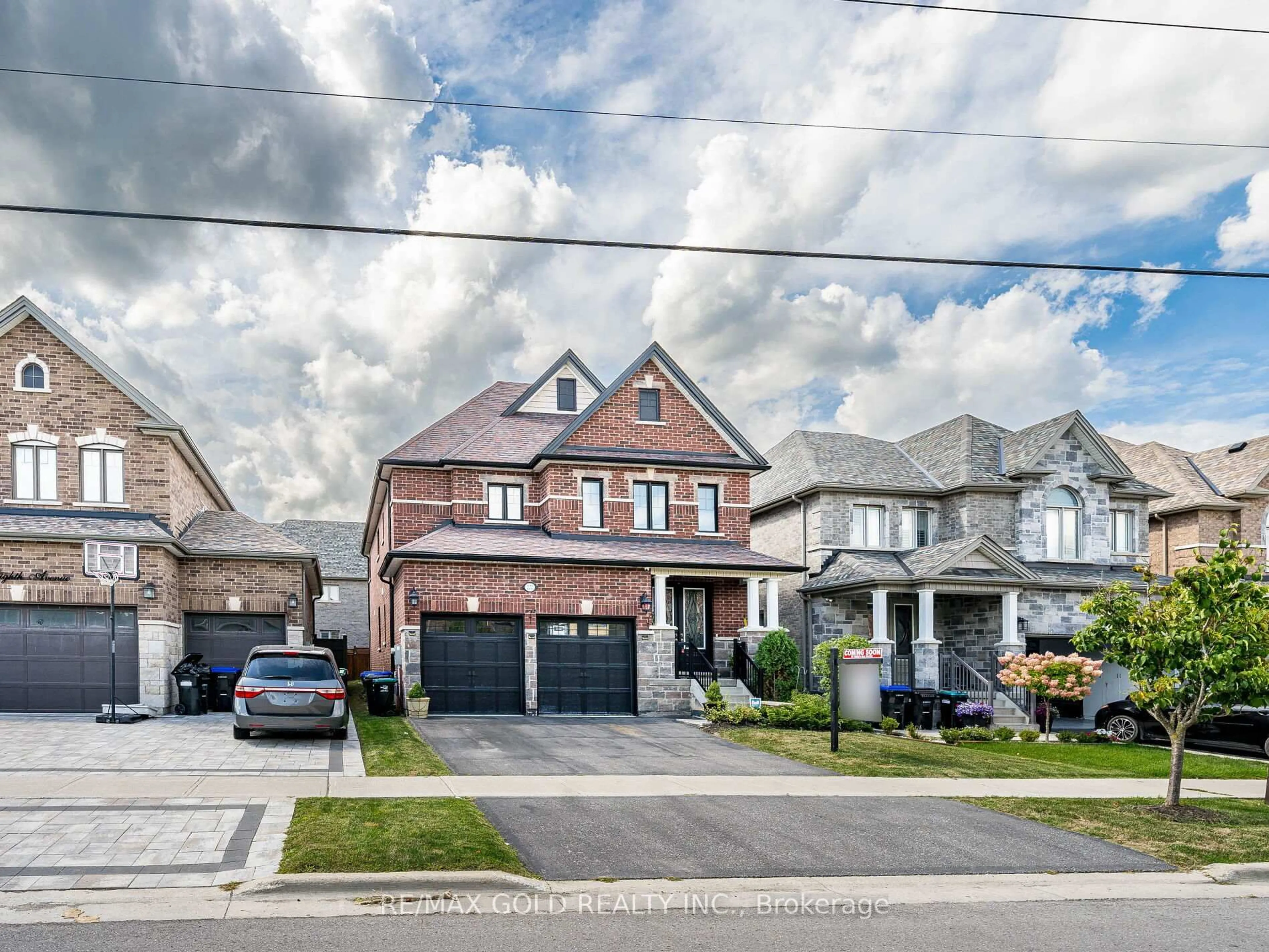 Home with brick exterior material, street for 220 Eight Ave, New Tecumseth Ontario L9R 0H8