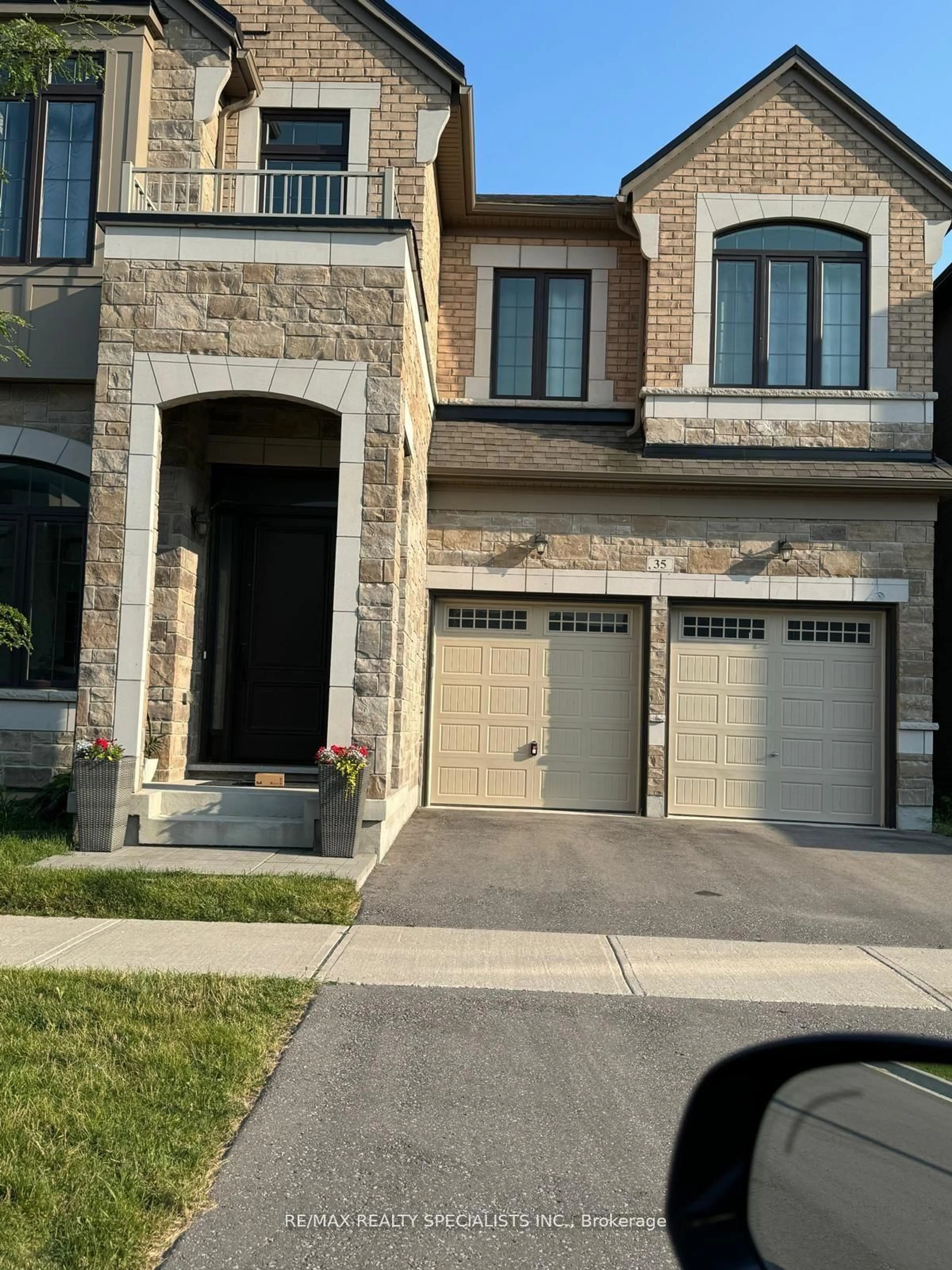 Home with brick exterior material, street for 35 Gerden Dr, Richmond Hill Ontario L4S 1N6
