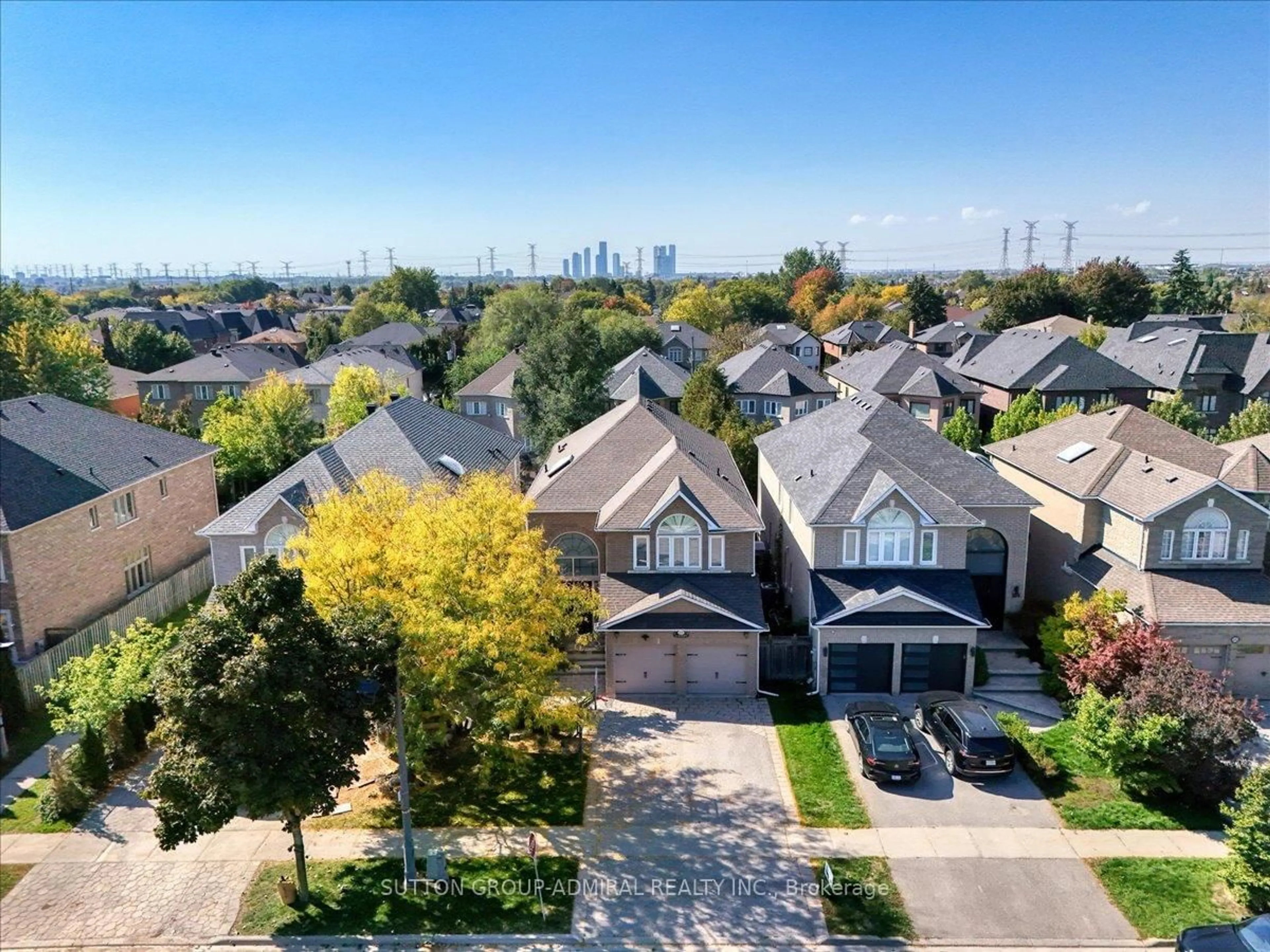 A pic from outside/outdoor area/front of a property/back of a property/a pic from drone, unknown for 108 MacArthur Dr, Vaughan Ontario L4J 8J6