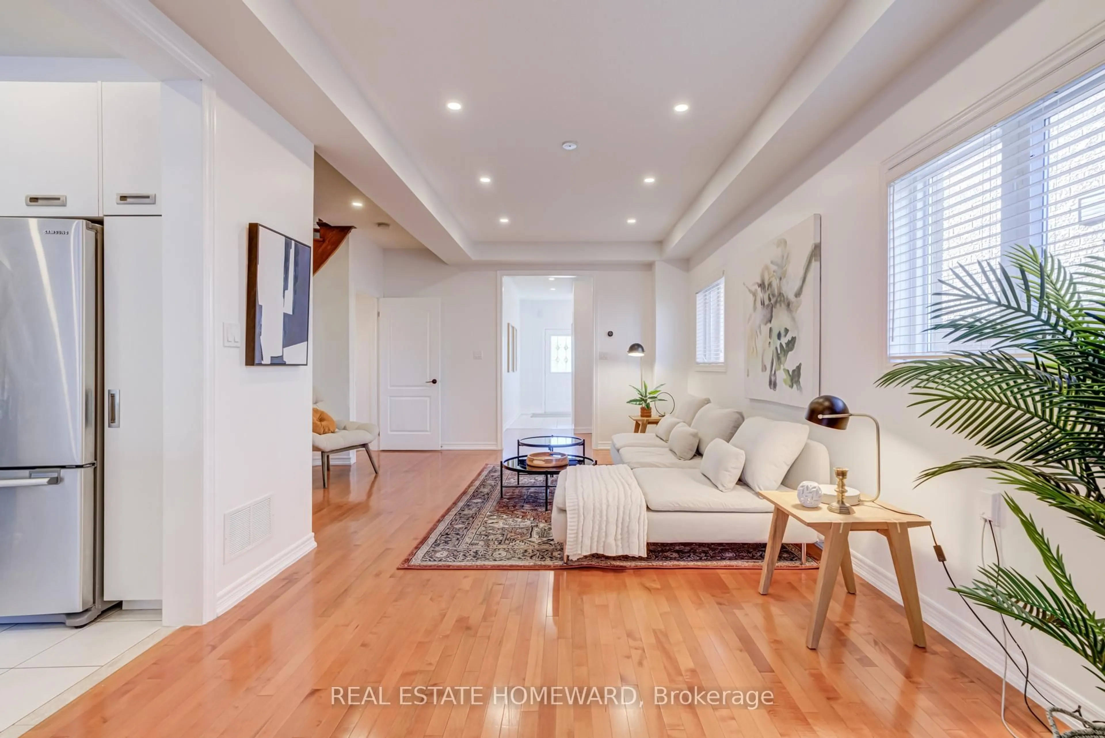 Living room with furniture, unknown for 8 Ozner Cres, Vaughan Ontario L4H 0E2