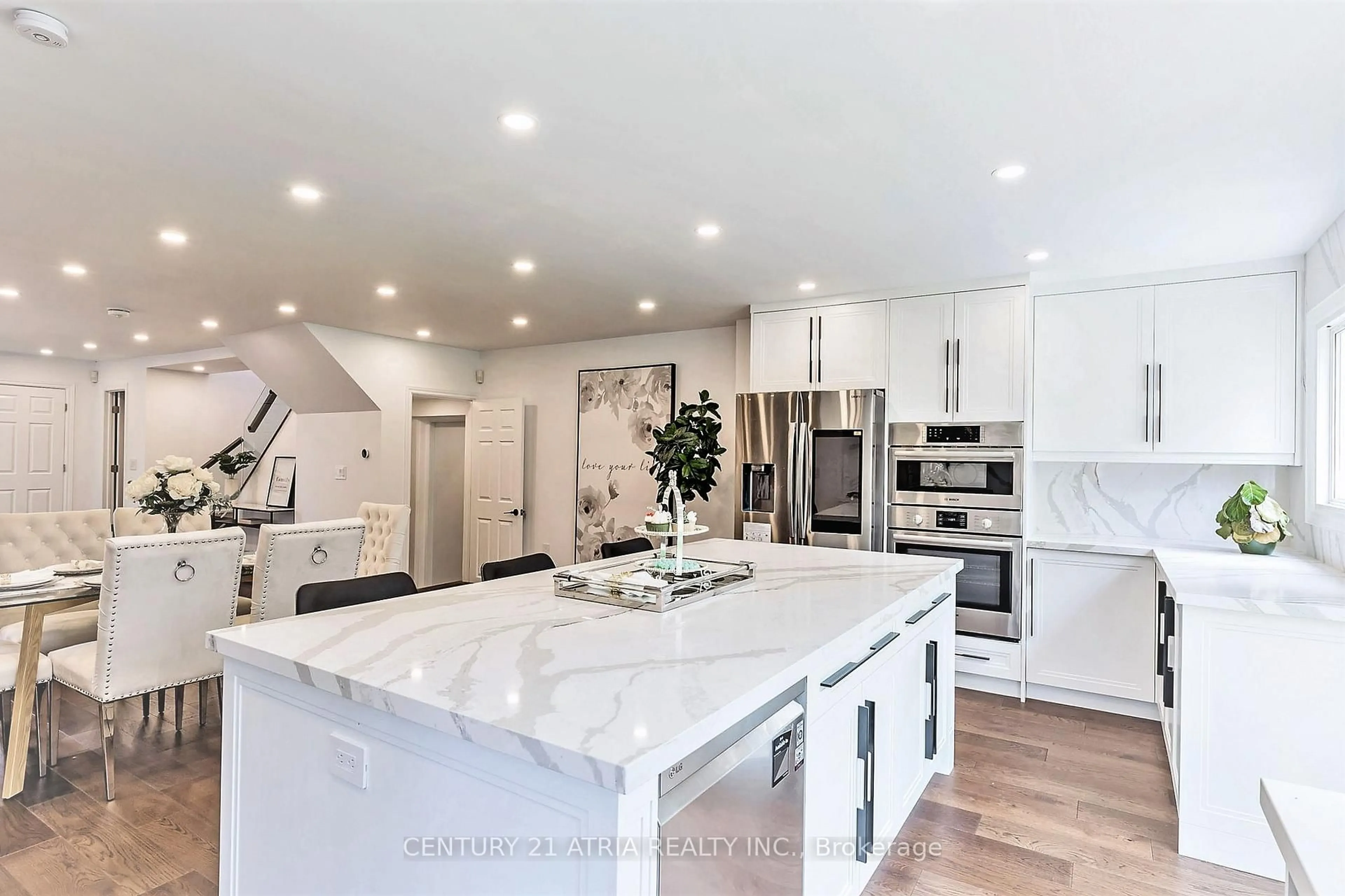 Open concept kitchen, ceramic/tile floor for 132 Kersey Cres, Richmond Hill Ontario L4C 5V8