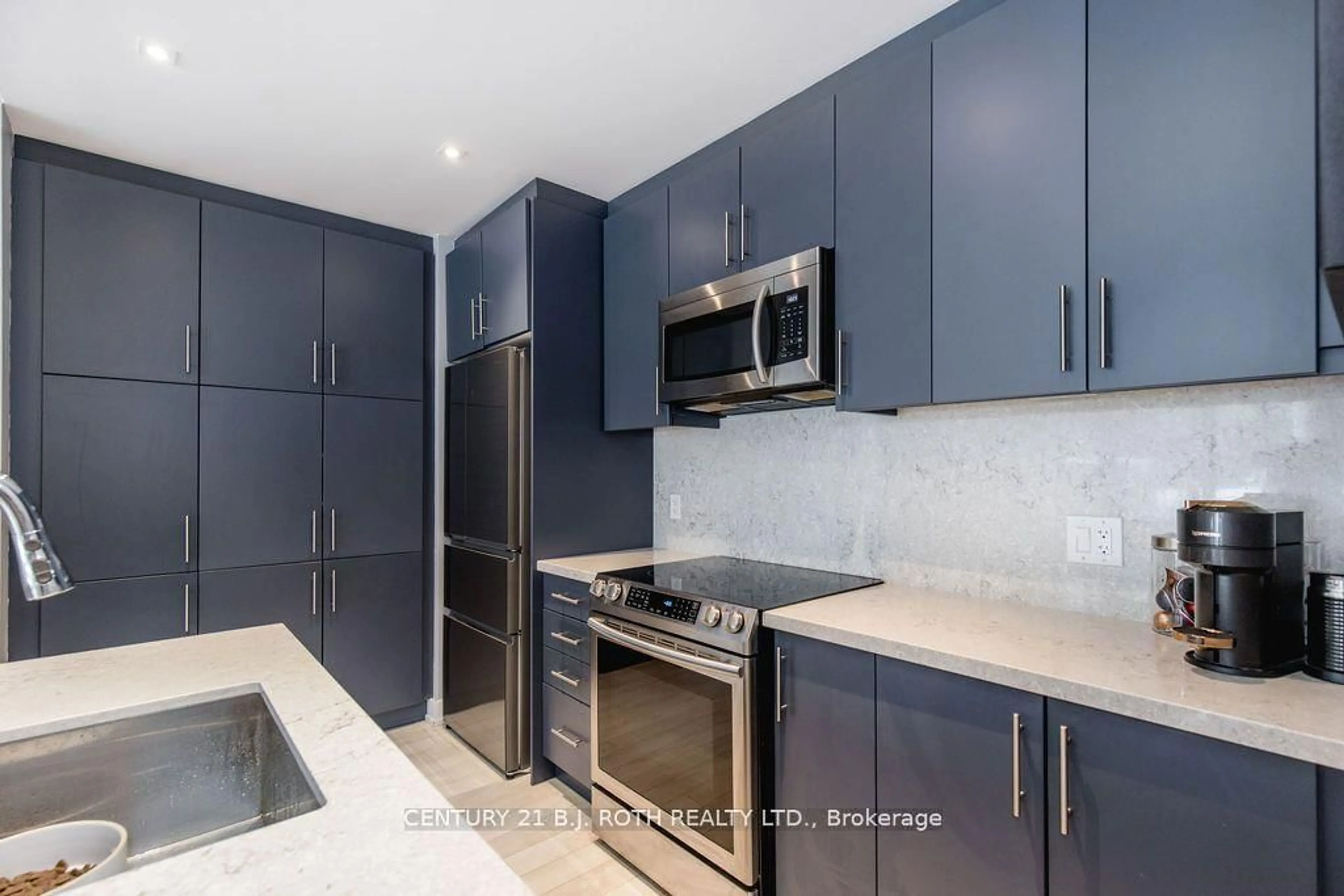 Standard kitchen, ceramic/tile floor for 375 SEA RAY Ave #G-15, Innisfil Ontario L9S 0N9
