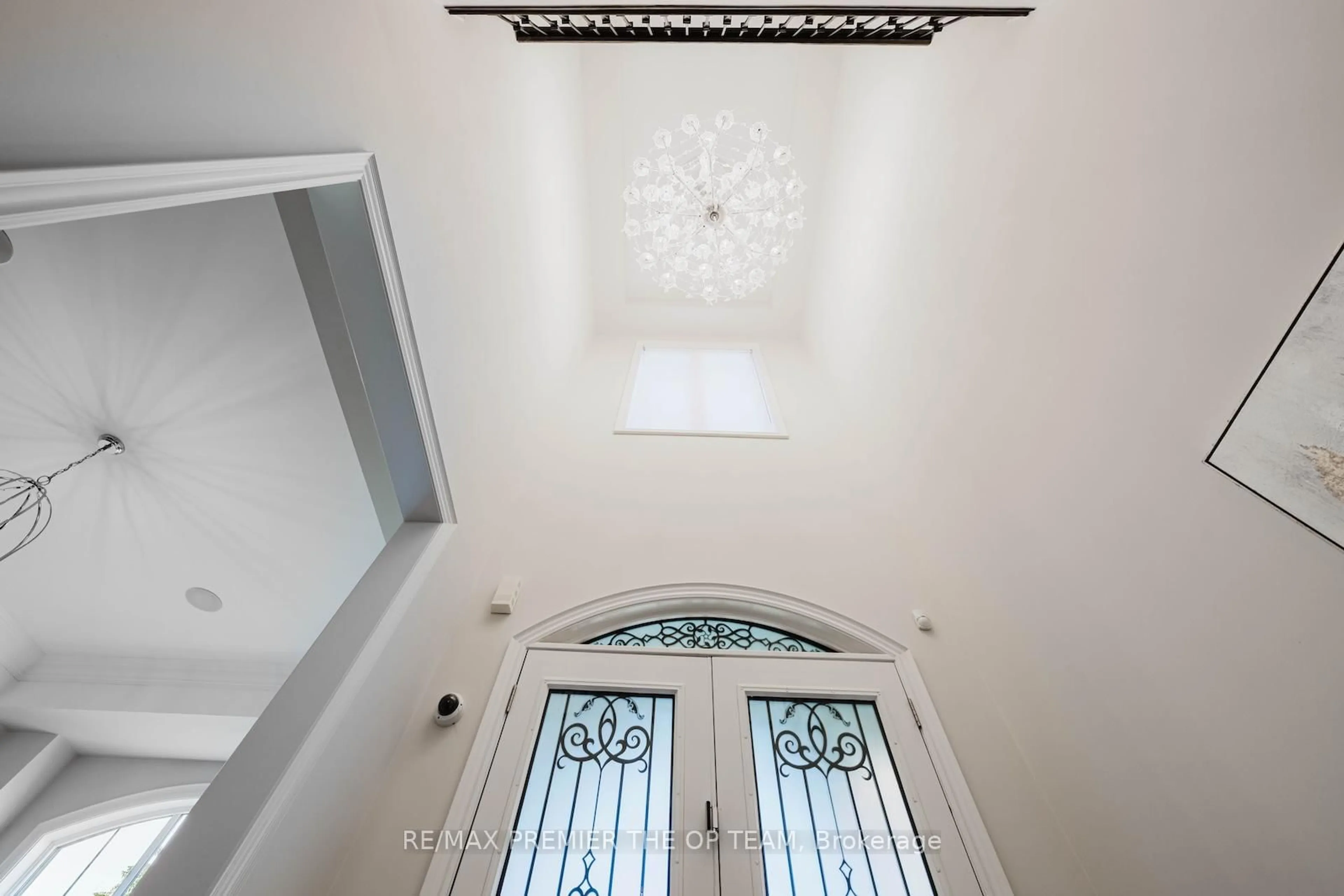 Indoor foyer for 70 Torgan Tr, Vaughan Ontario L4H 3X6