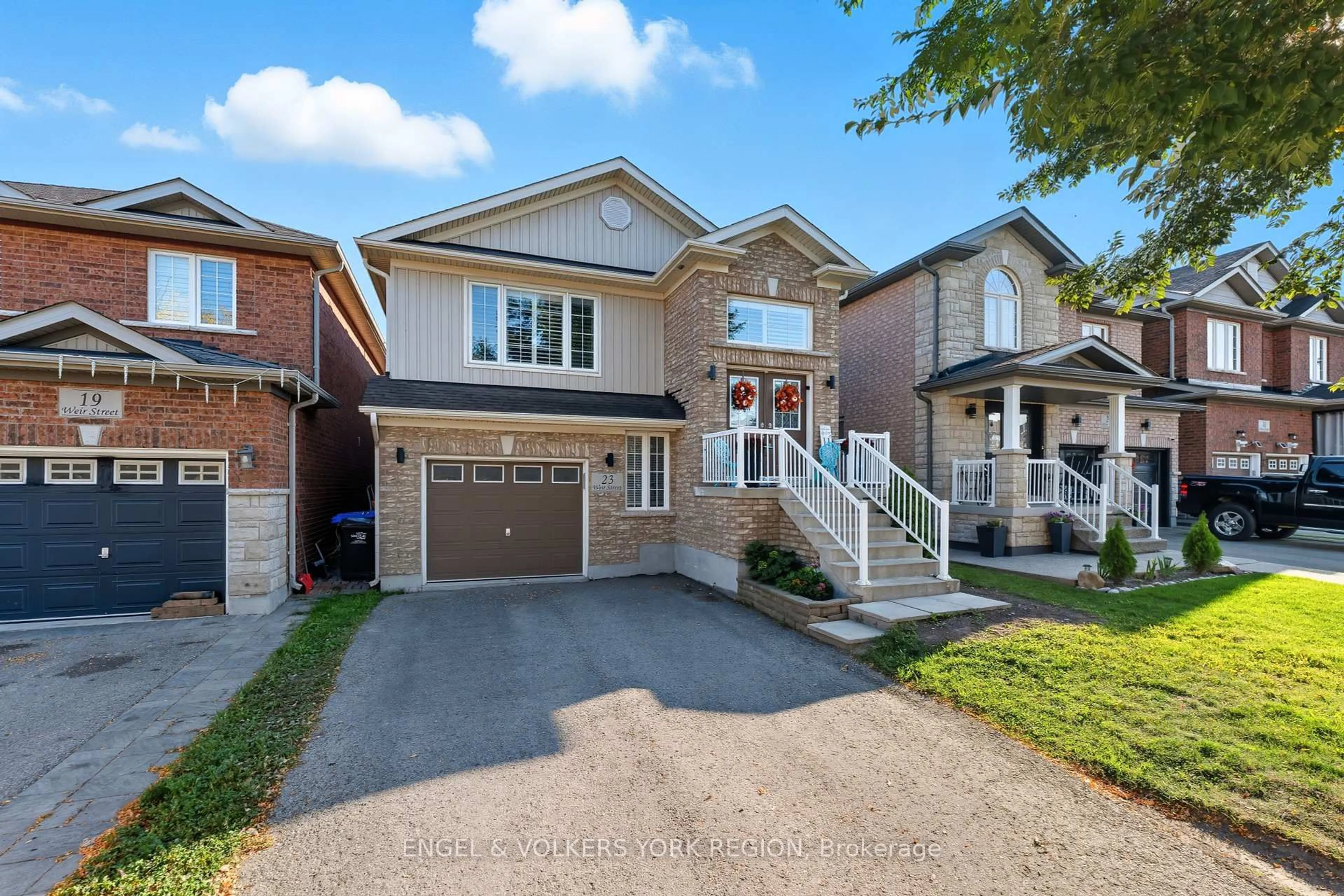 Home with brick exterior material, street for 23 Weir St, Bradford West Gwillimbury Ontario L3Z 0K6