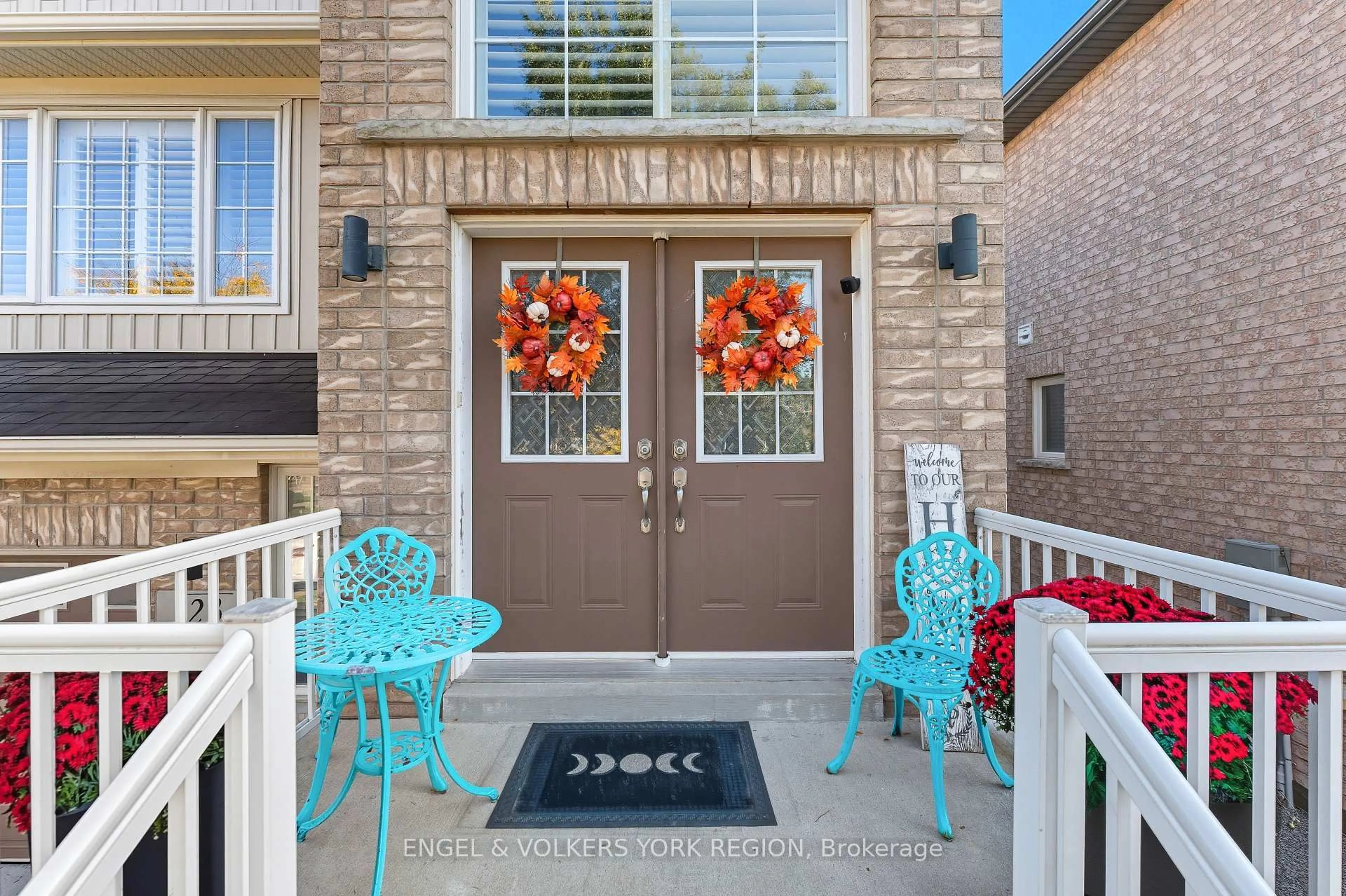 Indoor entryway for 23 Weir St, Bradford West Gwillimbury Ontario L3Z 0K6