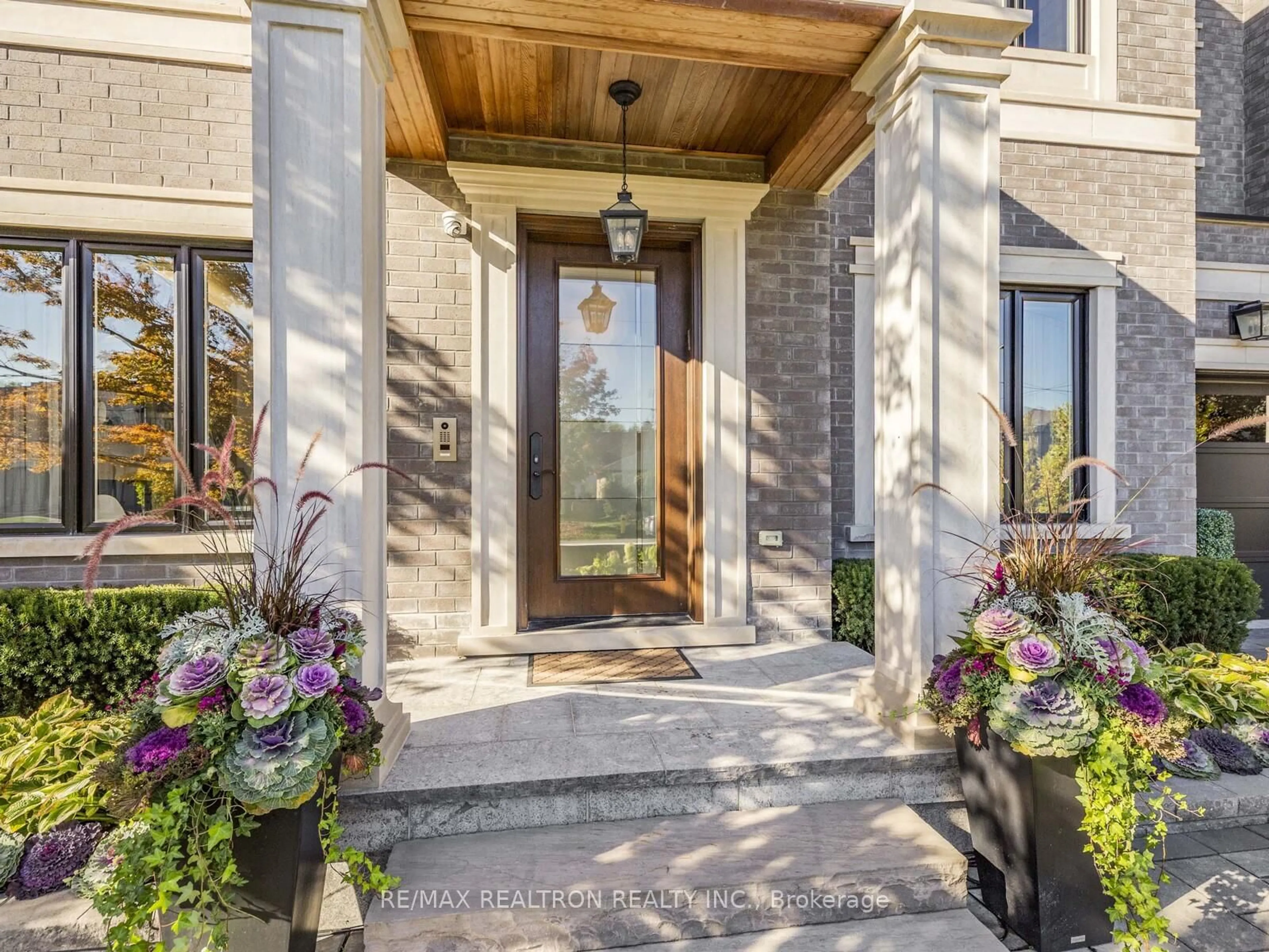Indoor entryway for 10 Malaren Rd, Vaughan Ontario L6A 1E5