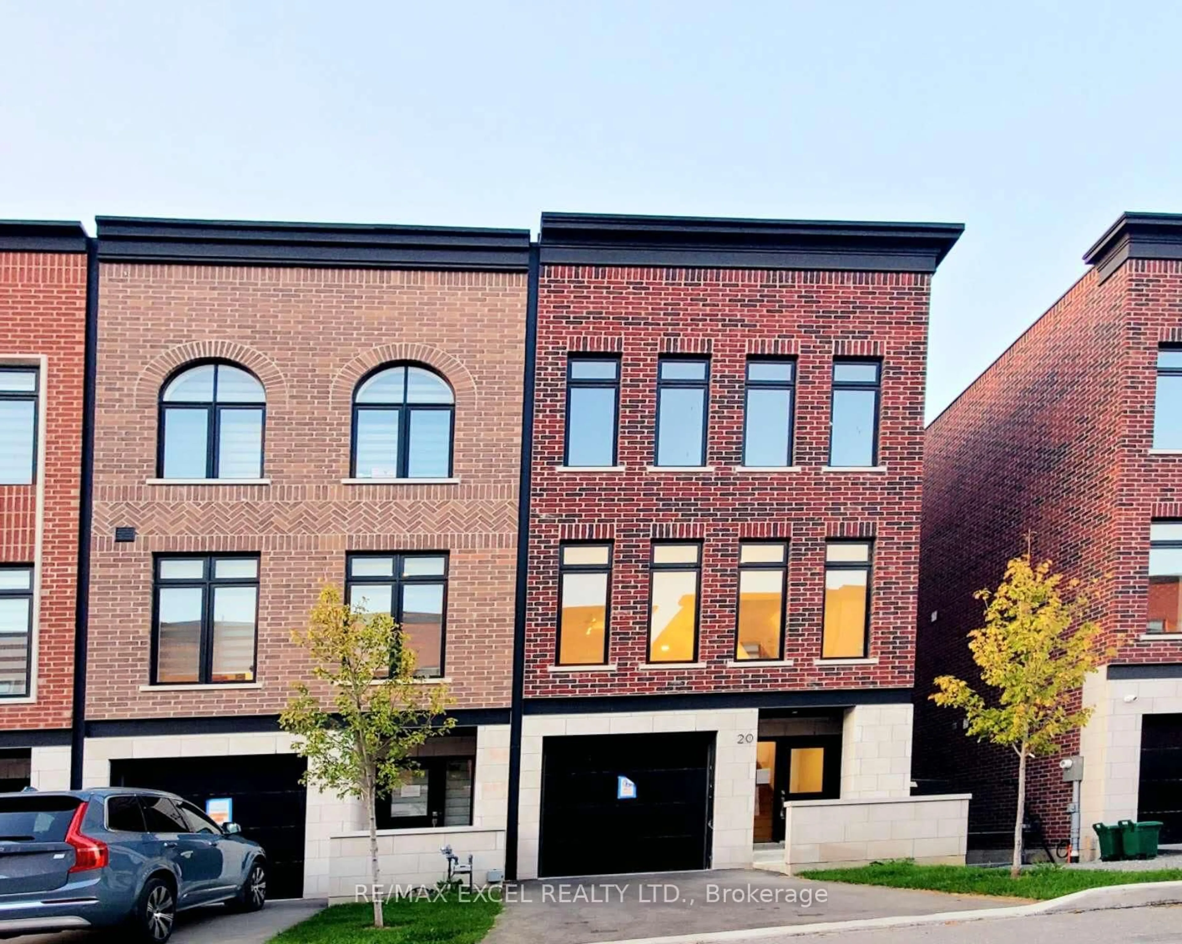 Home with brick exterior material, building for 20 Chestnut Crt, Aurora Ontario L4G 4A4