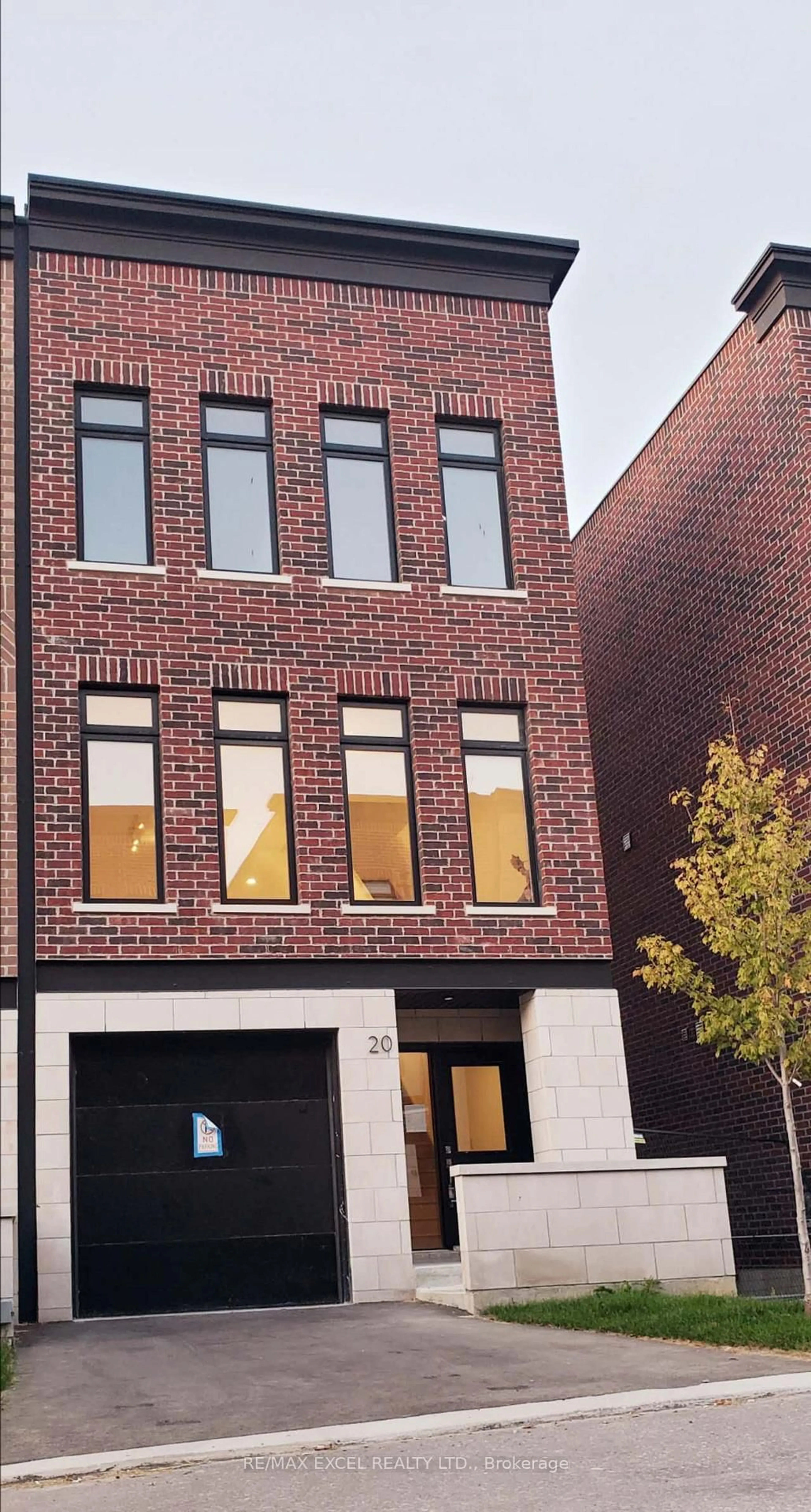 Home with brick exterior material, building for 20 Chestnut Crt, Aurora Ontario L4G 4A4