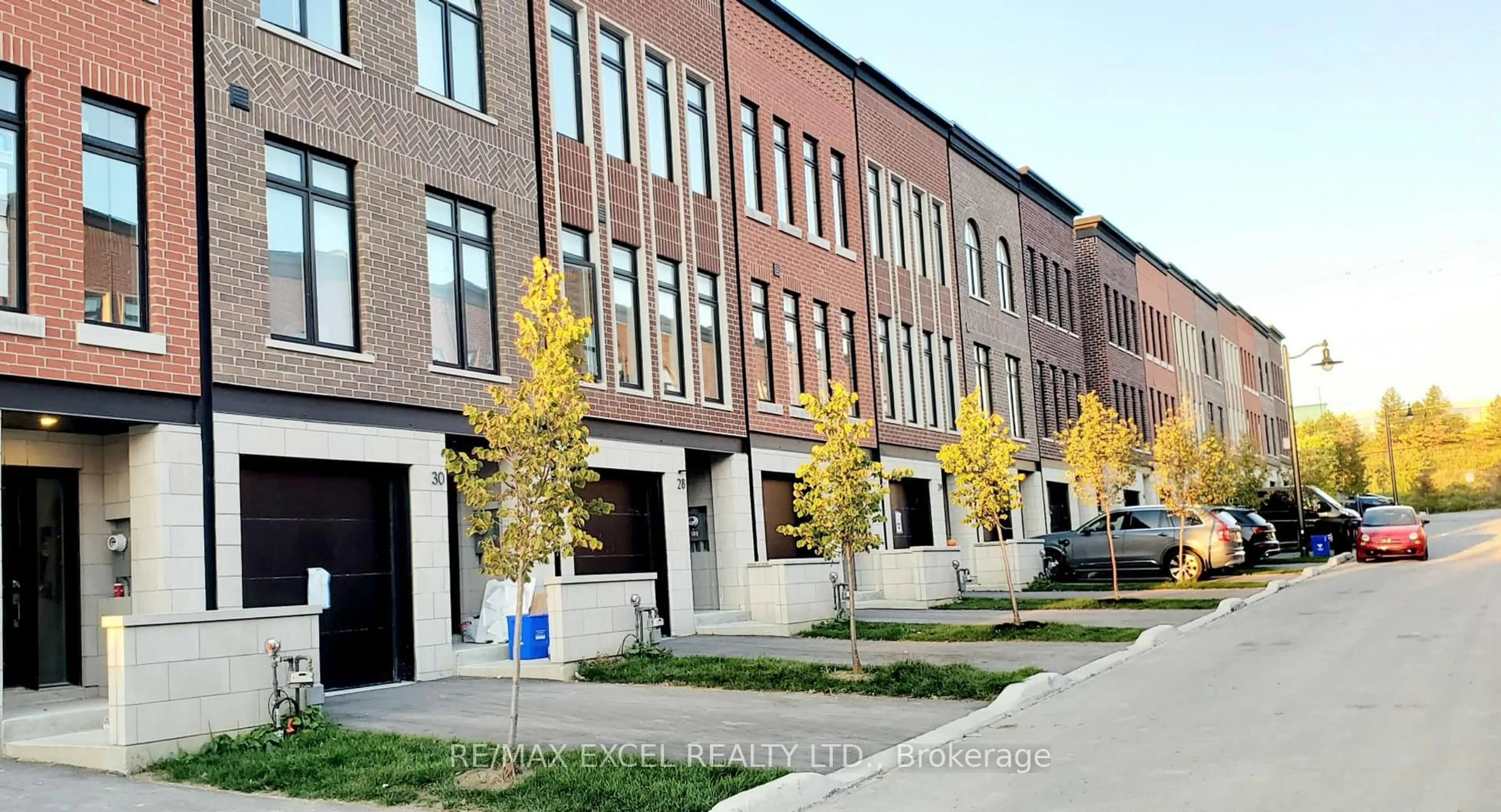 Home with brick exterior material, street for 20 Chestnut Crt, Aurora Ontario L4G 4A4