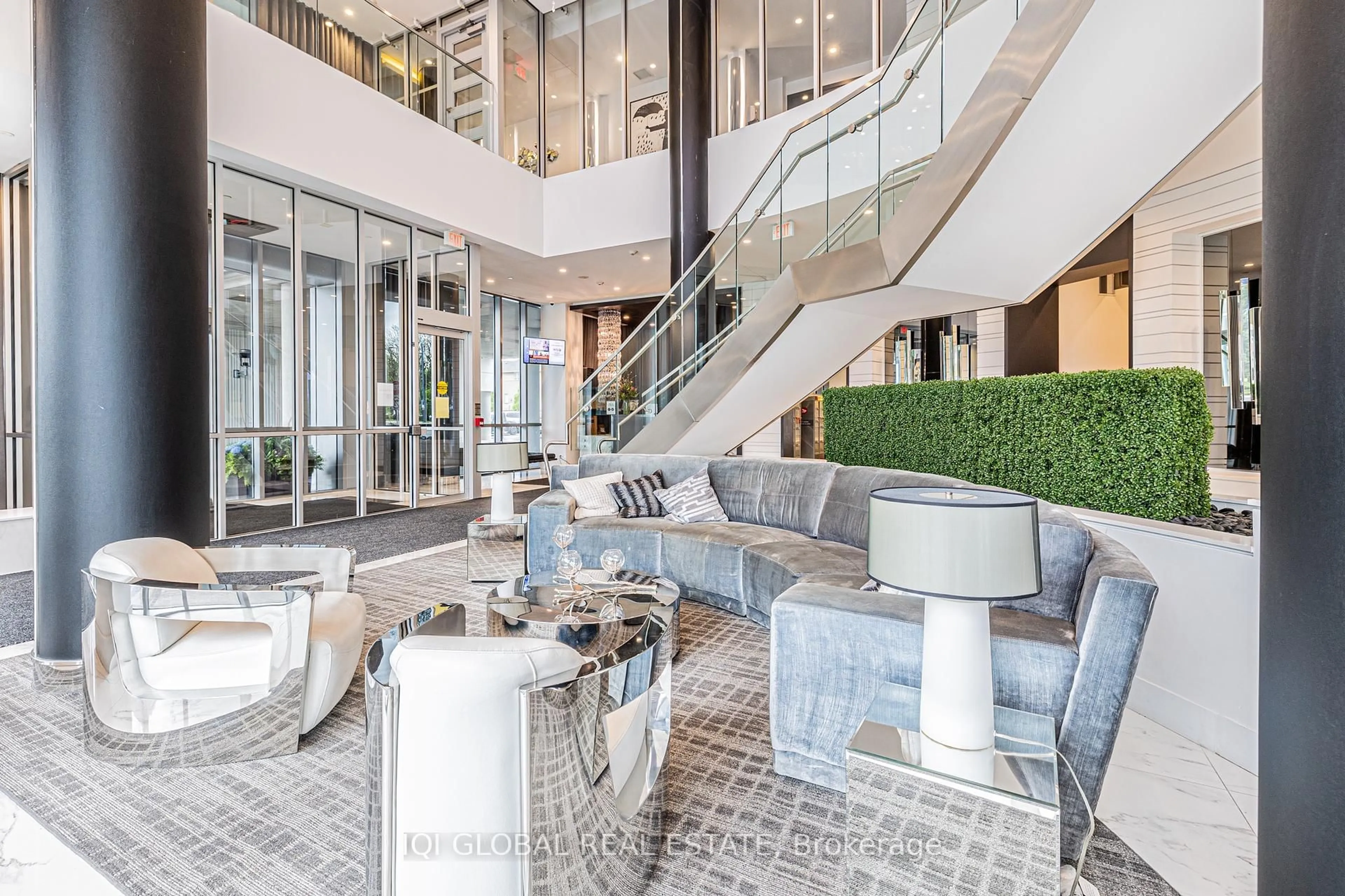 Lobby for 9471 Yonge St #301, Richmond Hill Ontario L4C 1V4
