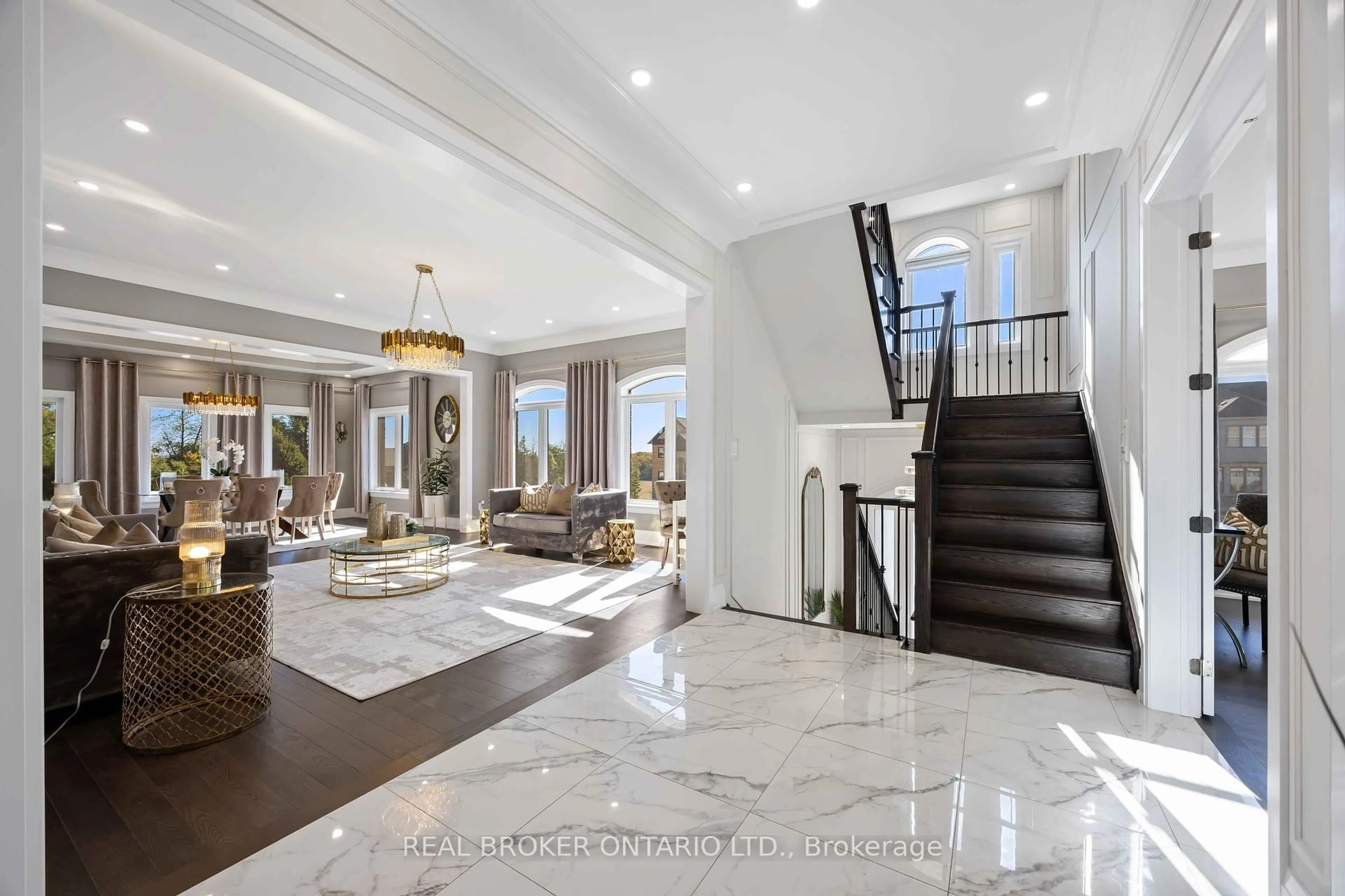 Indoor foyer for 2236 Pemberton Way, Innisfil Ontario L0L 1K0