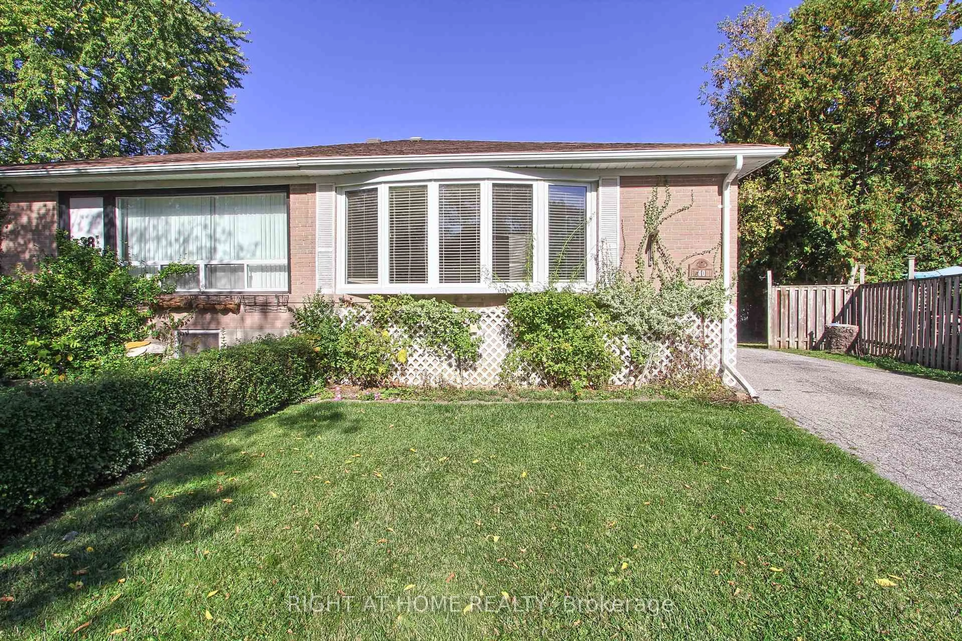 Home with brick exterior material, street for 40 Kitimat Cres, Aurora Ontario L4G 3C3