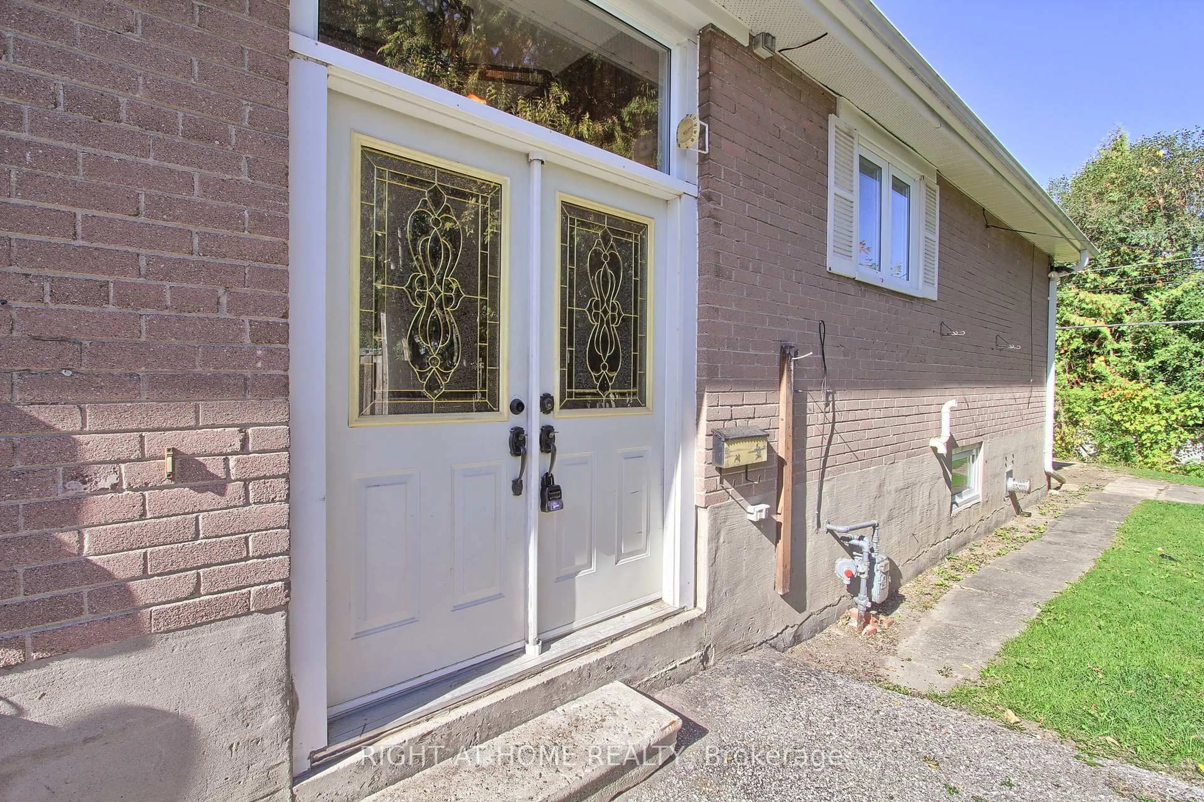 Indoor entryway for 40 Kitimat Cres, Aurora Ontario L4G 3C3