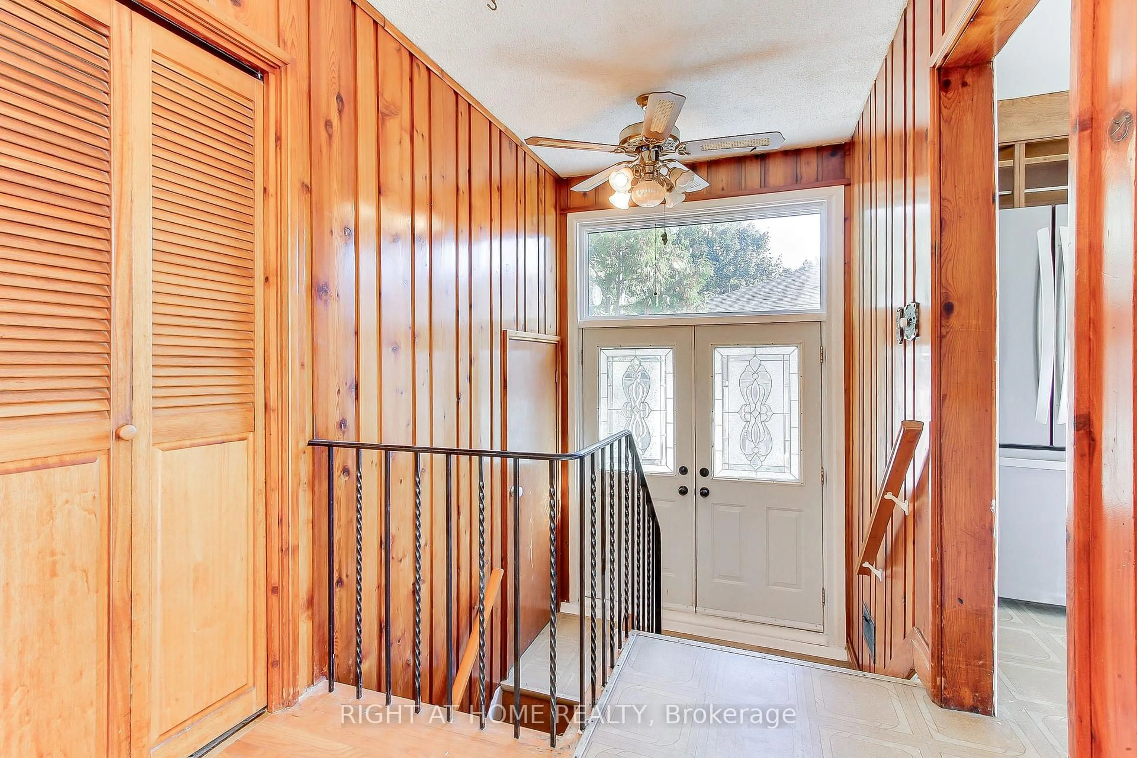 Indoor entryway for 40 Kitimat Cres, Aurora Ontario L4G 3C3