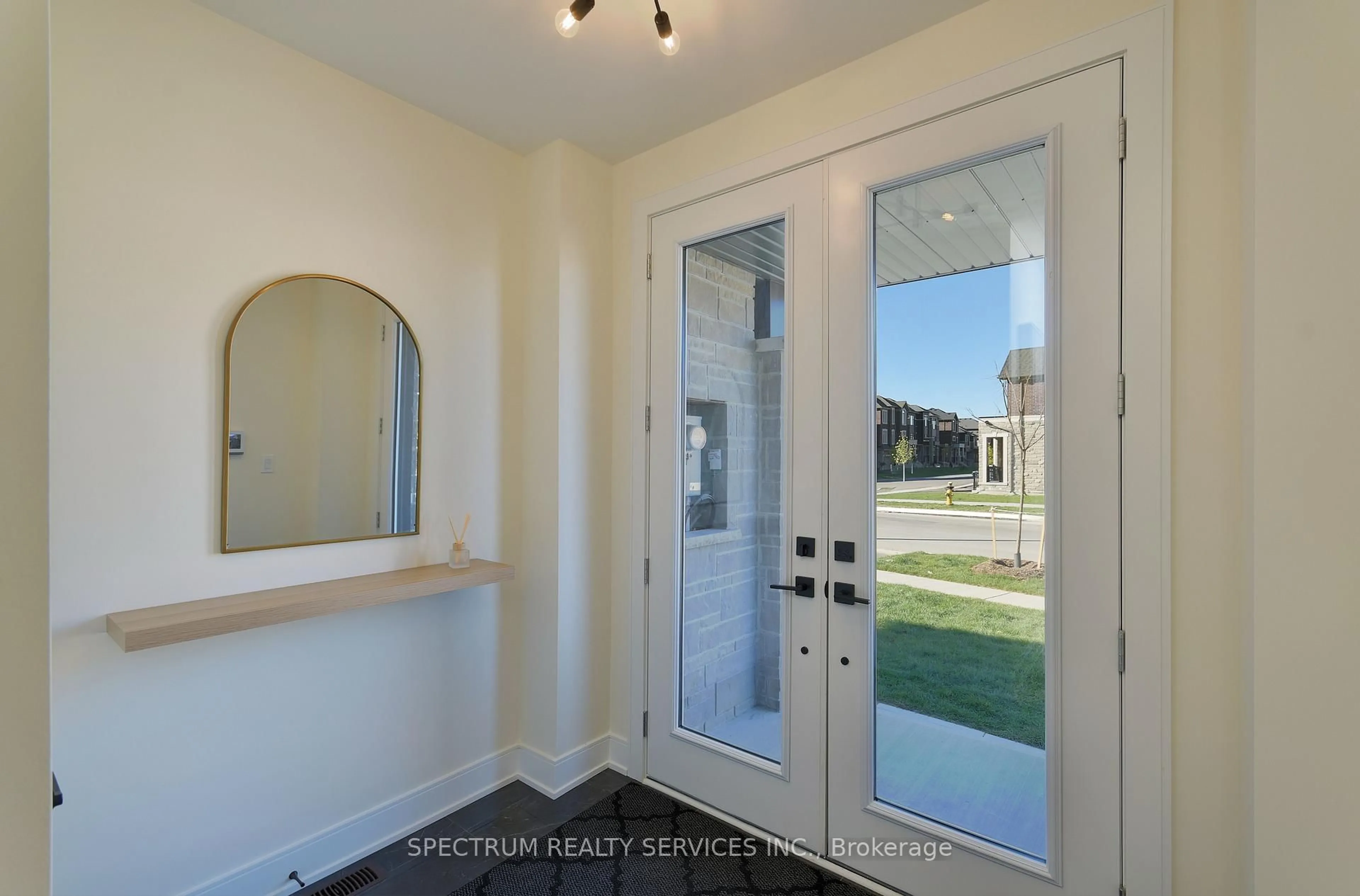 Indoor entryway for 231 Grand Trunk Ave, Vaughan Ontario L6A 5E5