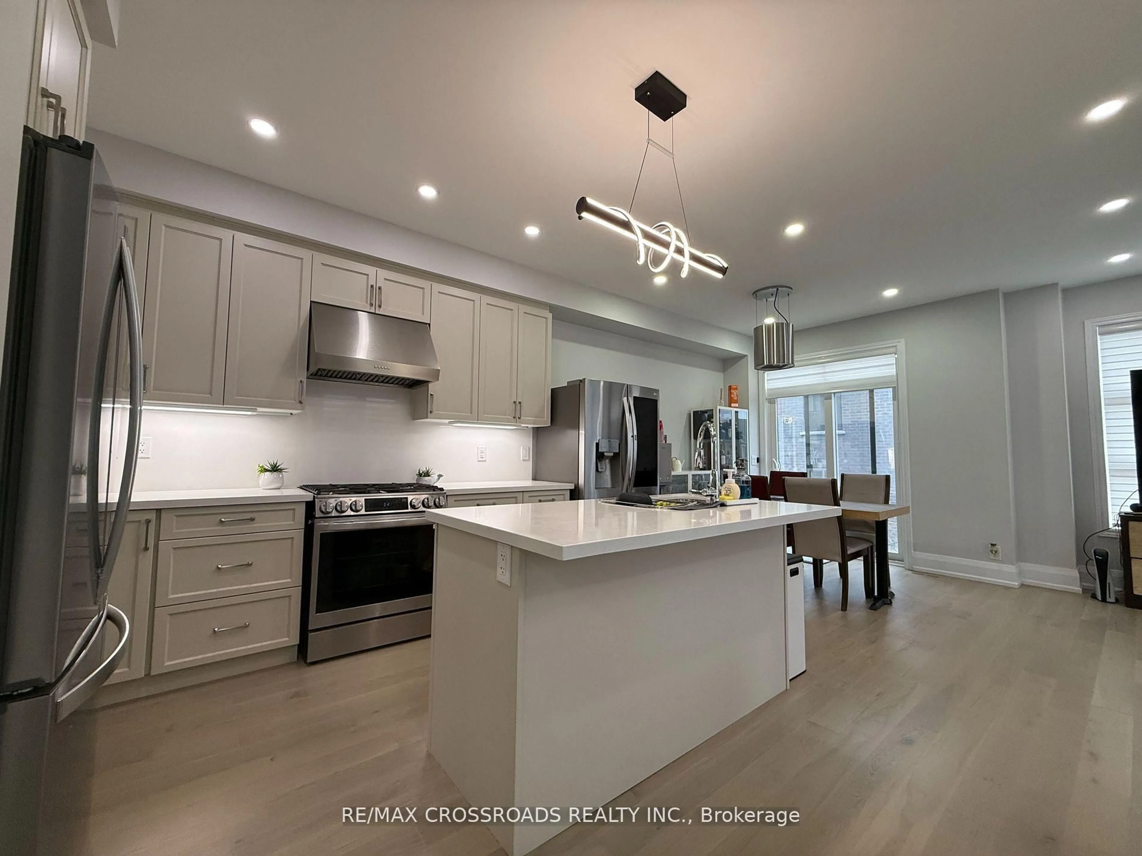 Open concept kitchen, ceramic/tile floor for 15 PERCY RYE Ave, Markham Ontario L6C 3K1