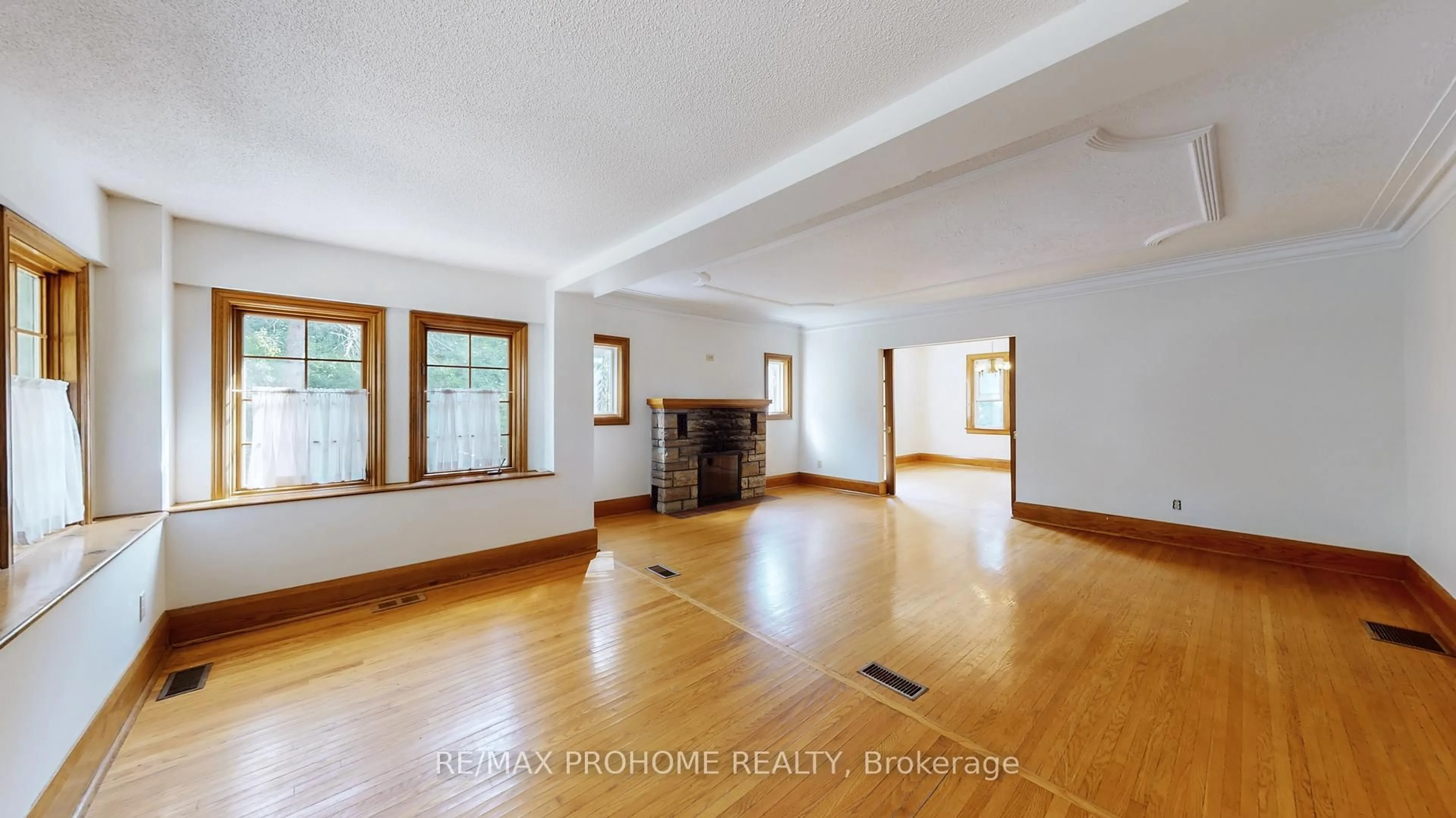 A pic of a room for 17 Eckardt Ave, Markham Ontario L3R 1P1