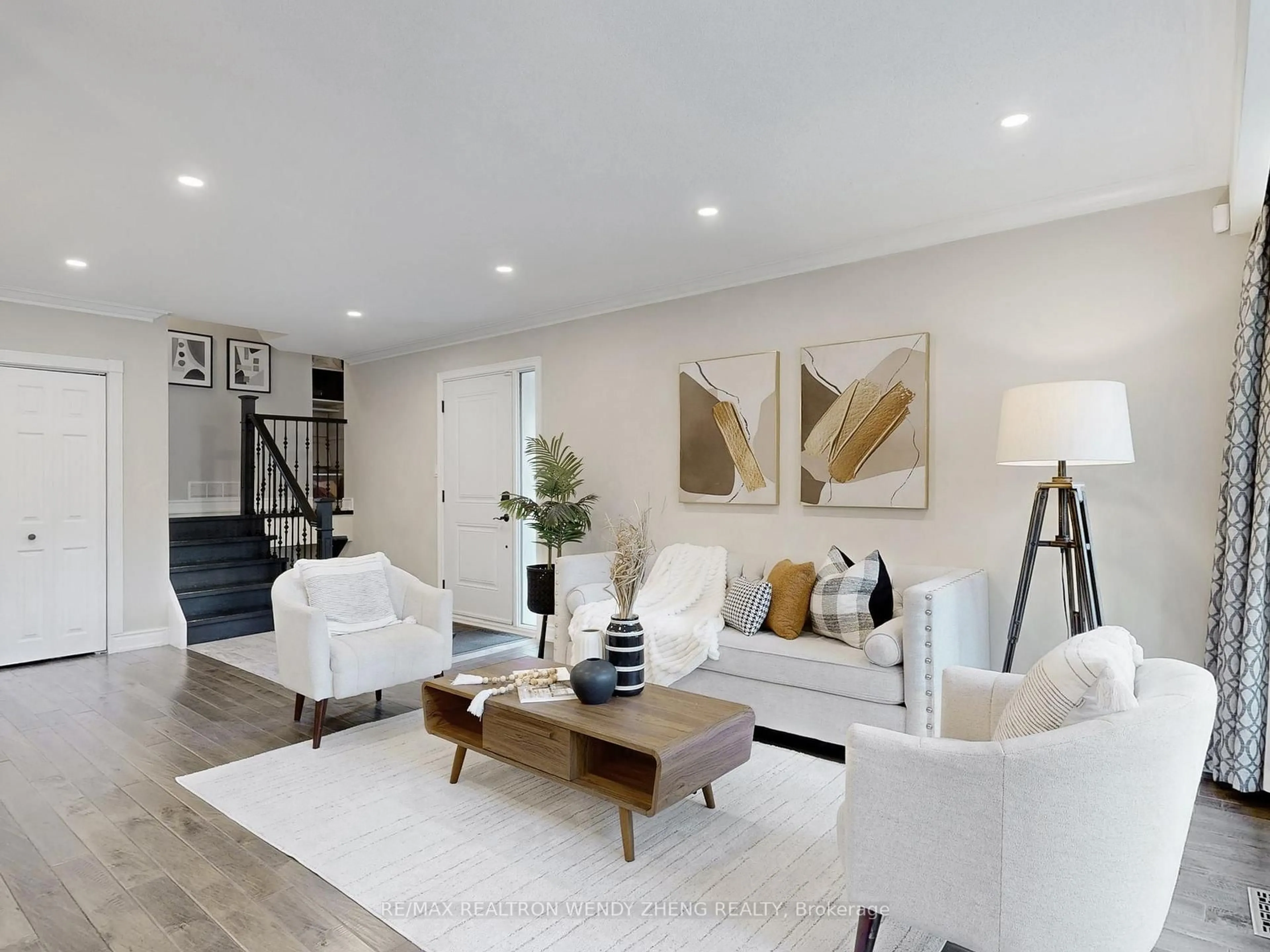 Living room with furniture, unknown for 164 Kenvale Crt, Richmond Hill Ontario L4C 4S9