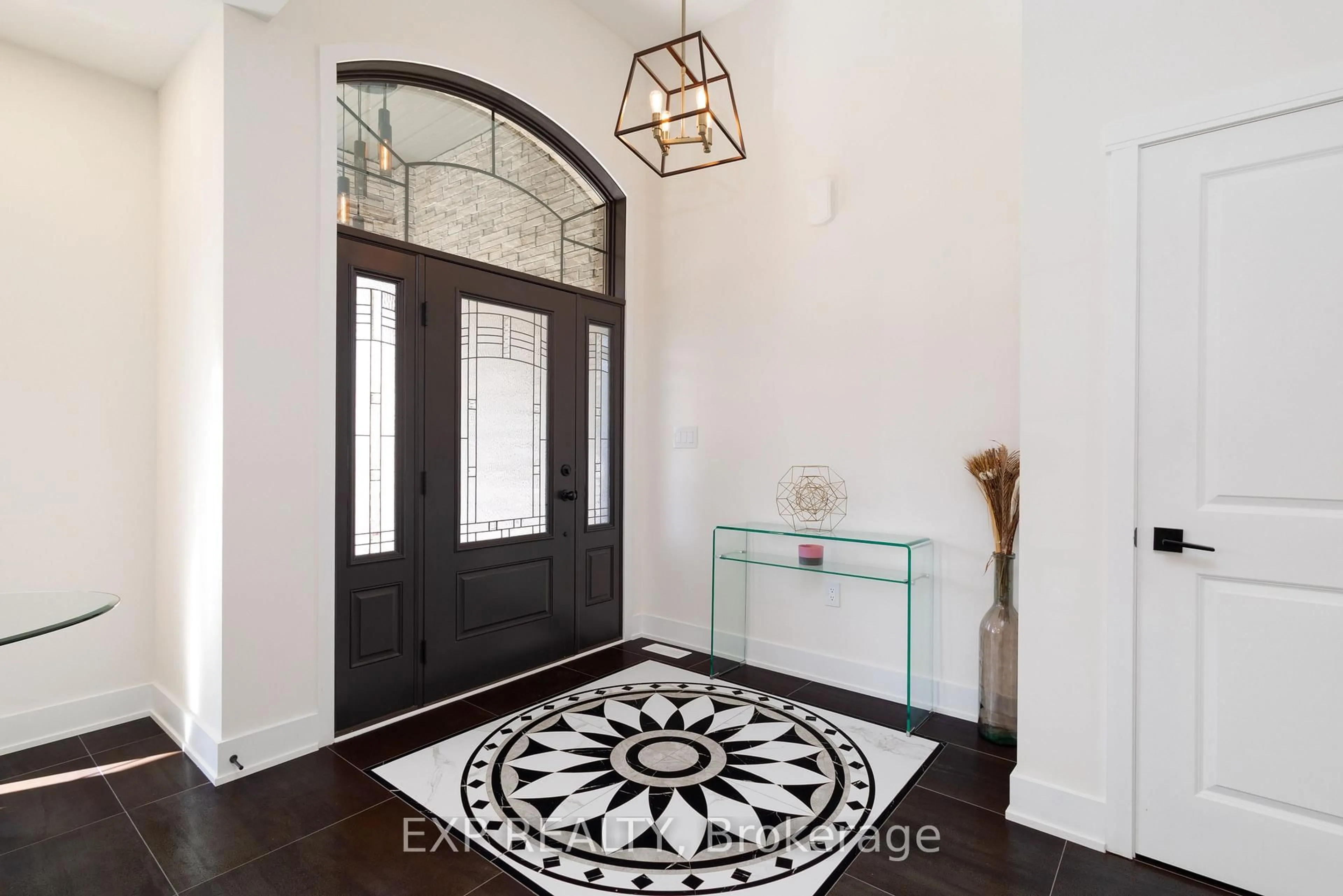 Indoor entryway for 843 Trivetts Rd, Georgina Ontario L4P 0S2