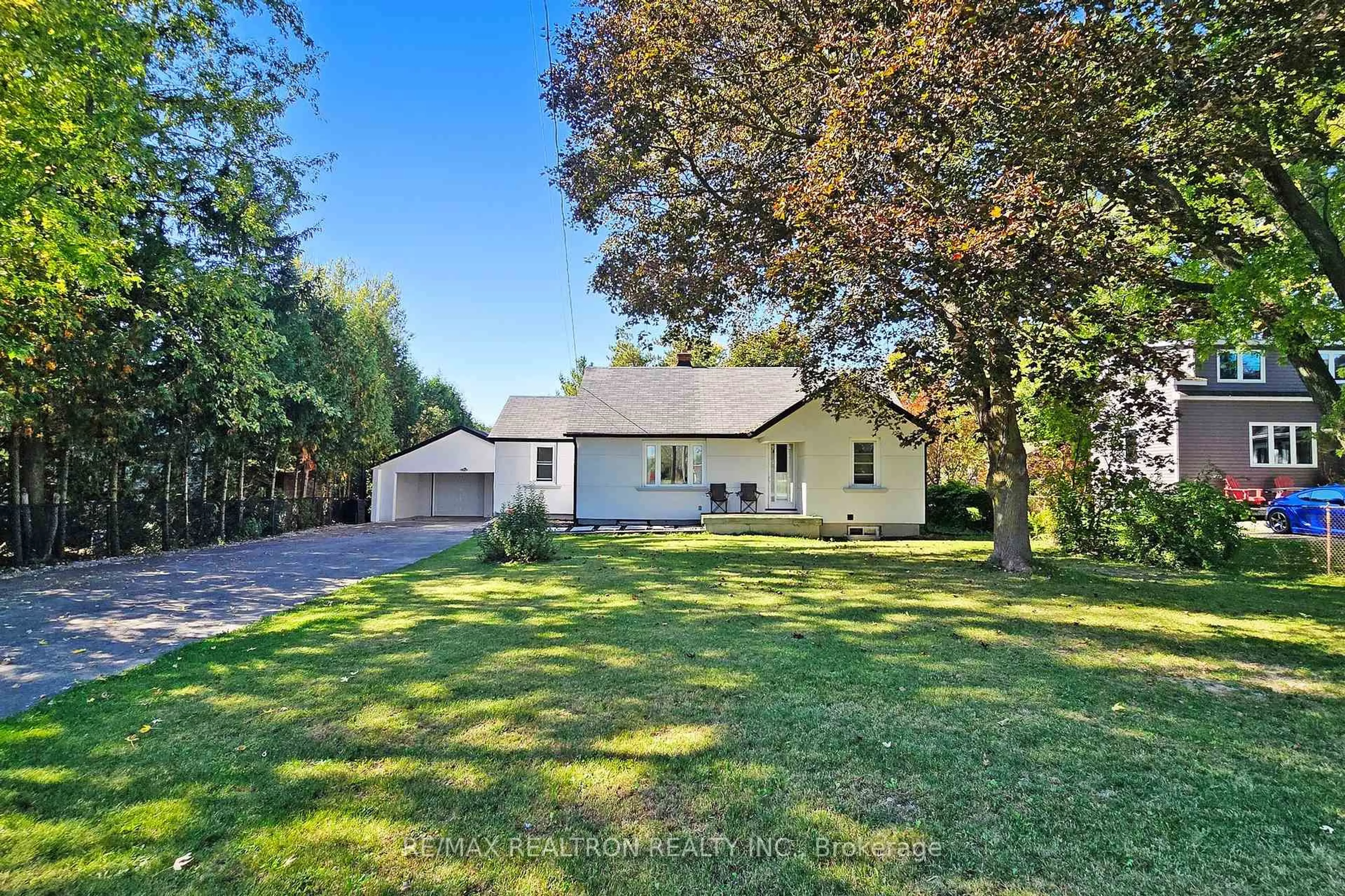 A pic from outside/outdoor area/front of a property/back of a property/a pic from drone, unknown for 14376 Jane St, King Ontario L7B 1A3