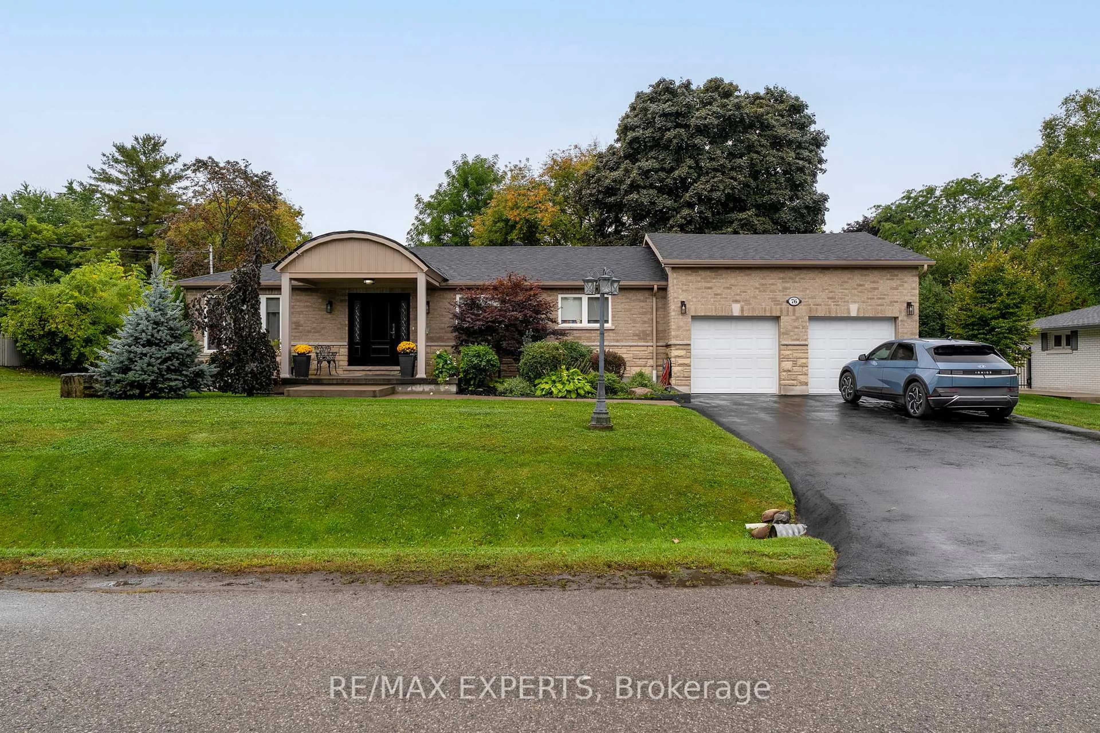 Home with brick exterior material, street for 76 Bachley Cres, King Ontario L7B 0E8