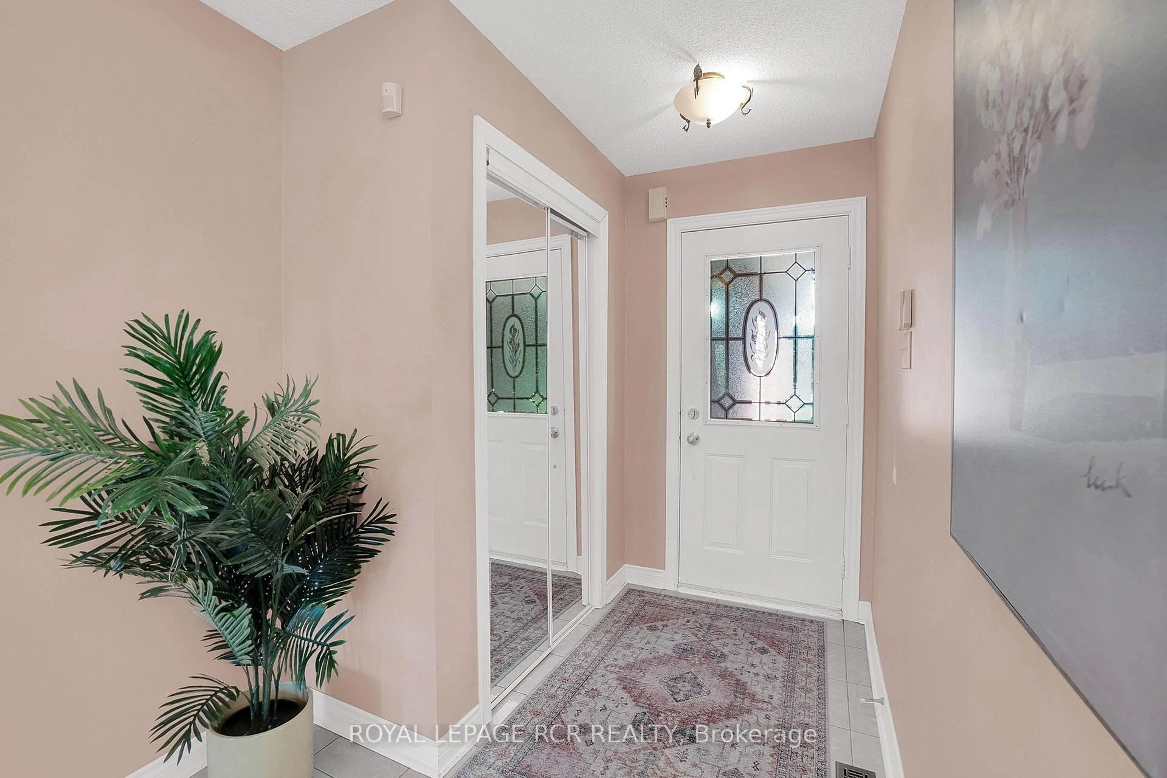 Indoor entryway for 70 Zucchet Crt, Vaughan Ontario L4L 8T7