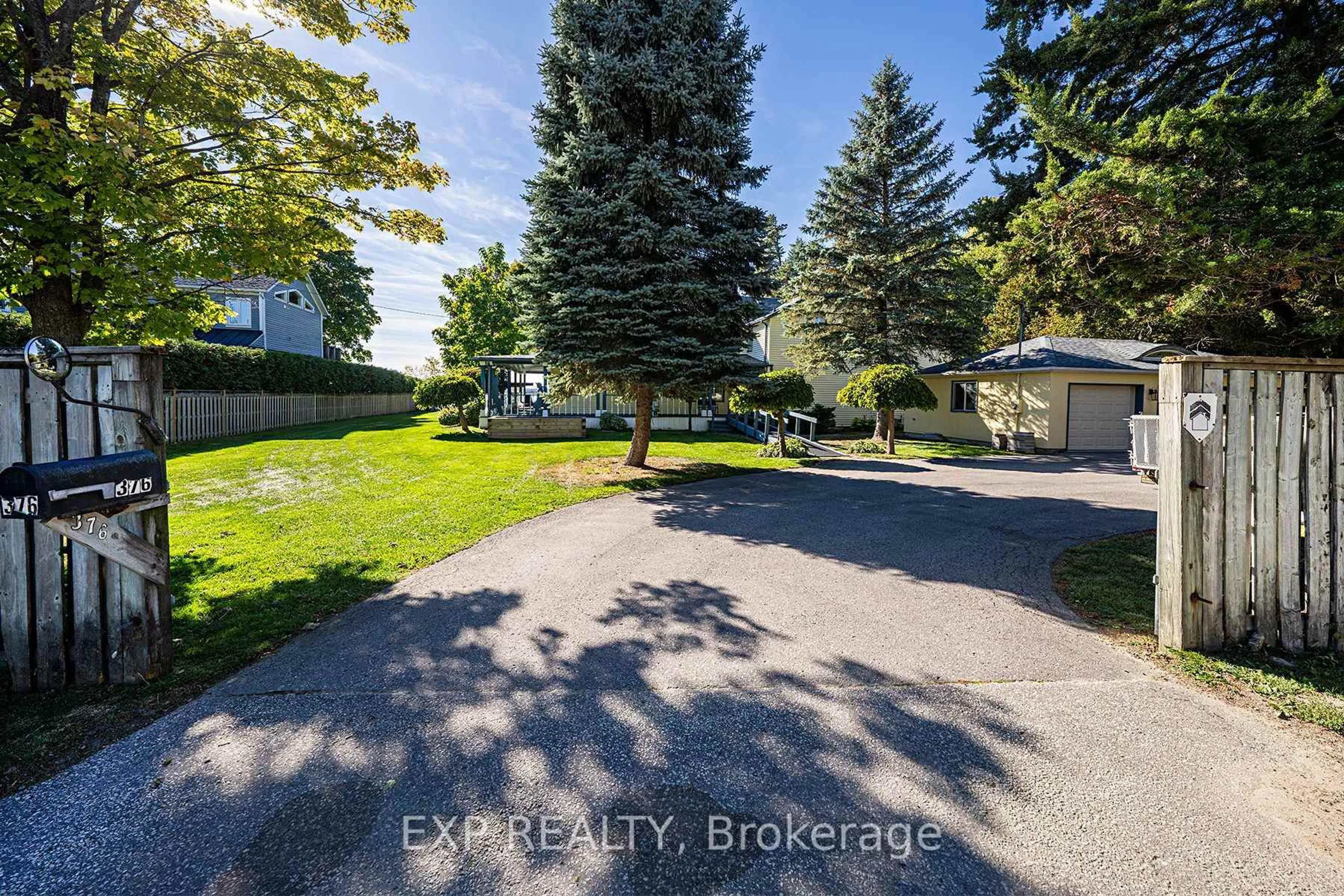 A pic from outside/outdoor area/front of a property/back of a property/a pic from drone, water/lake/river/ocean view for 376 Lake Dr, Georgina Ontario L4P 3C8
