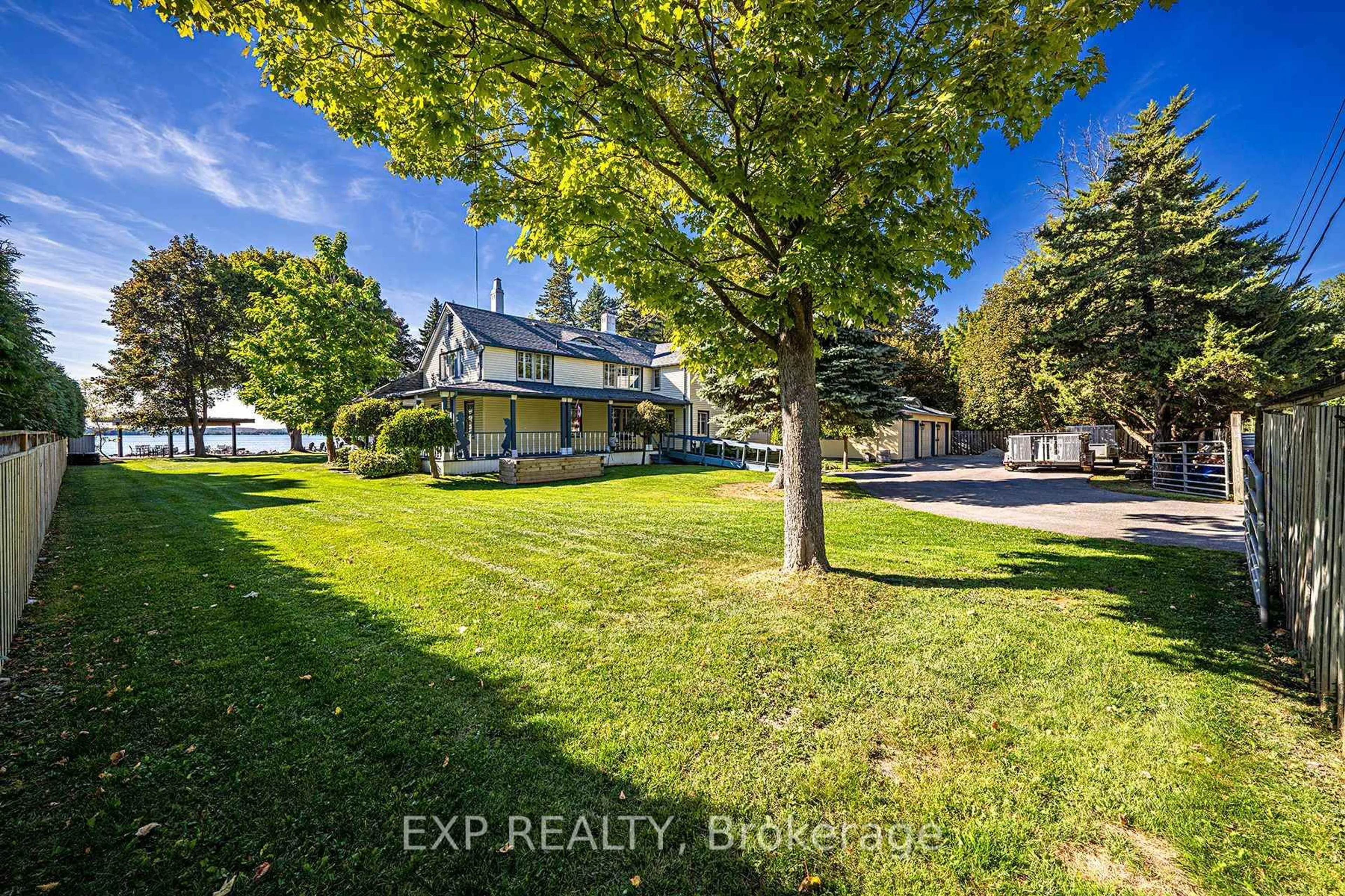 A pic from outside/outdoor area/front of a property/back of a property/a pic from drone, street for 376 Lake Dr, Georgina Ontario L4P 3C8