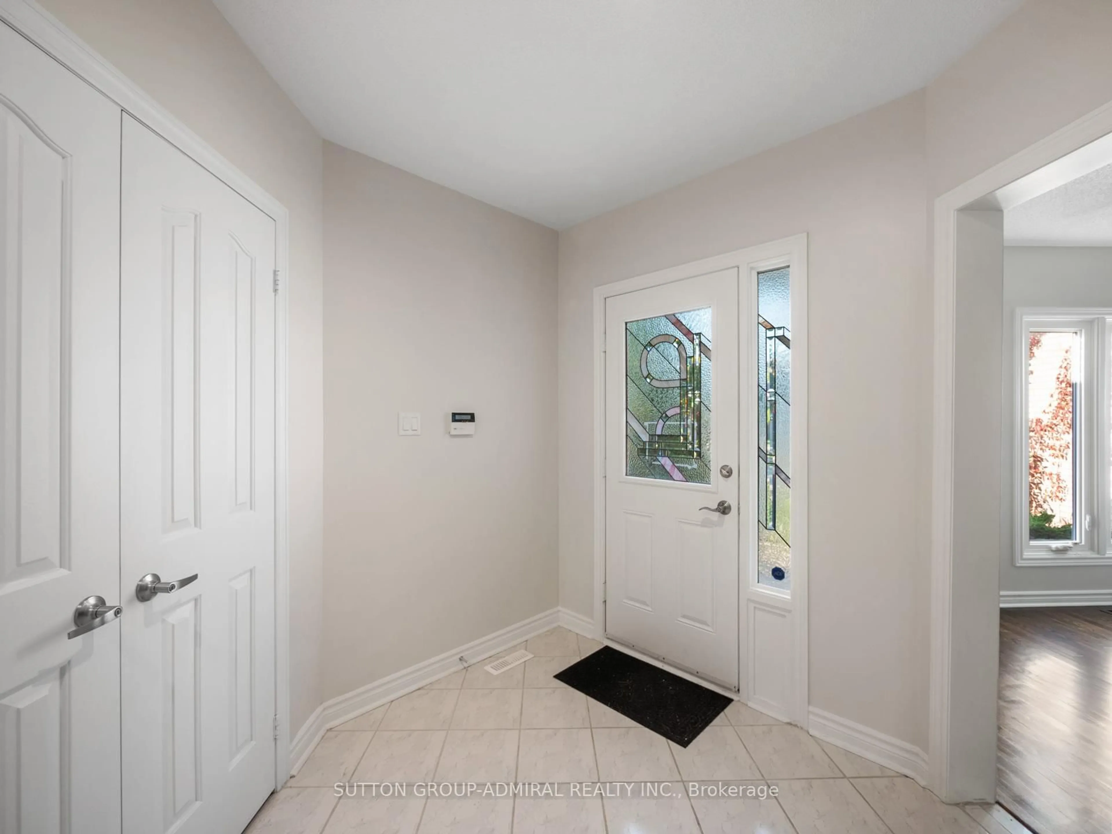 Indoor entryway for 67 Venice Cres, Vaughan Ontario L4J 7T1