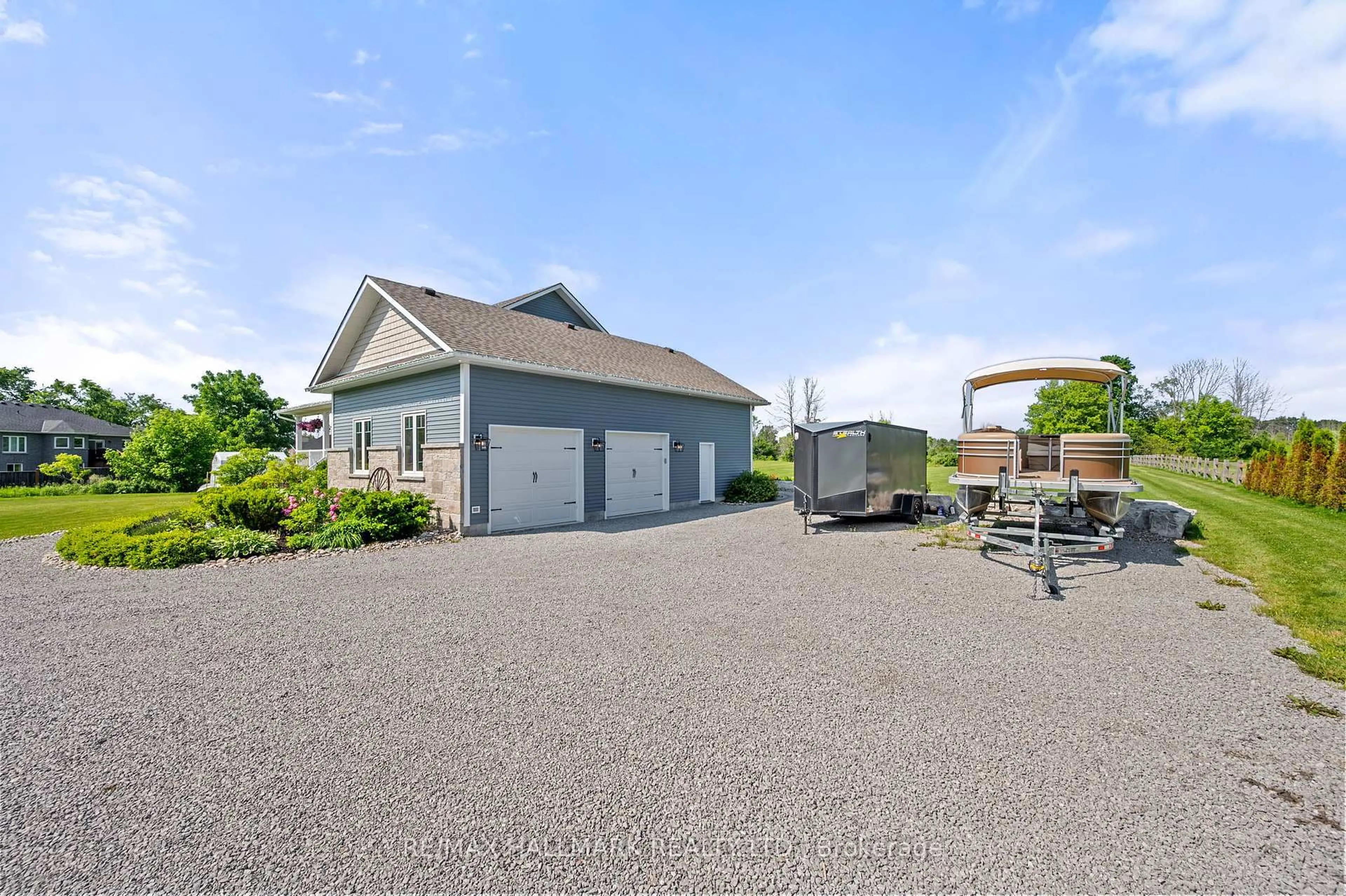 A pic from outside/outdoor area/front of a property/back of a property/a pic from drone, street for 185 Riverbank Dr, Georgina Ontario L0E 1N0