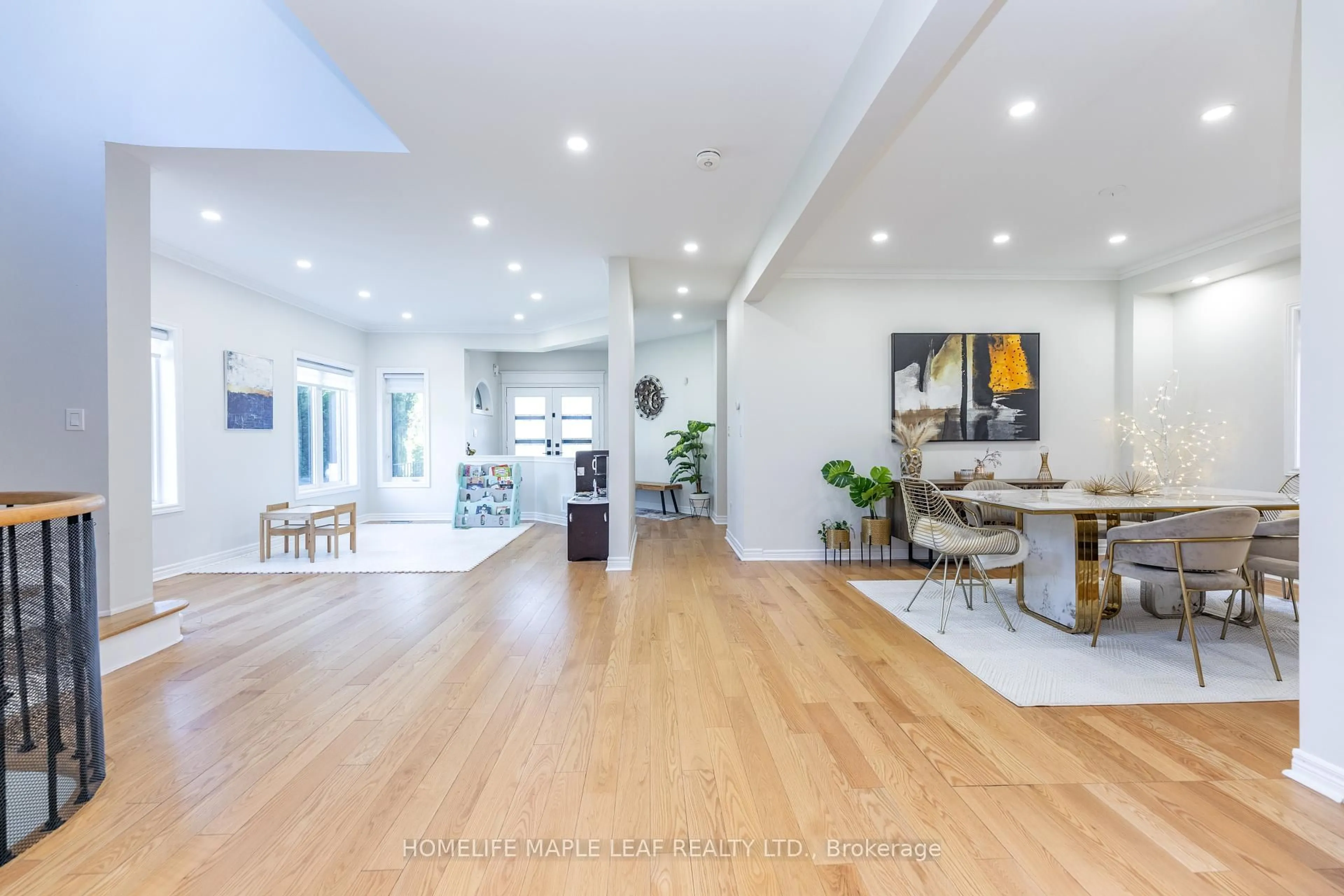 Indoor foyer for 238 Devonsleigh Blvd, Richmond Hill Ontario L4S 2P8