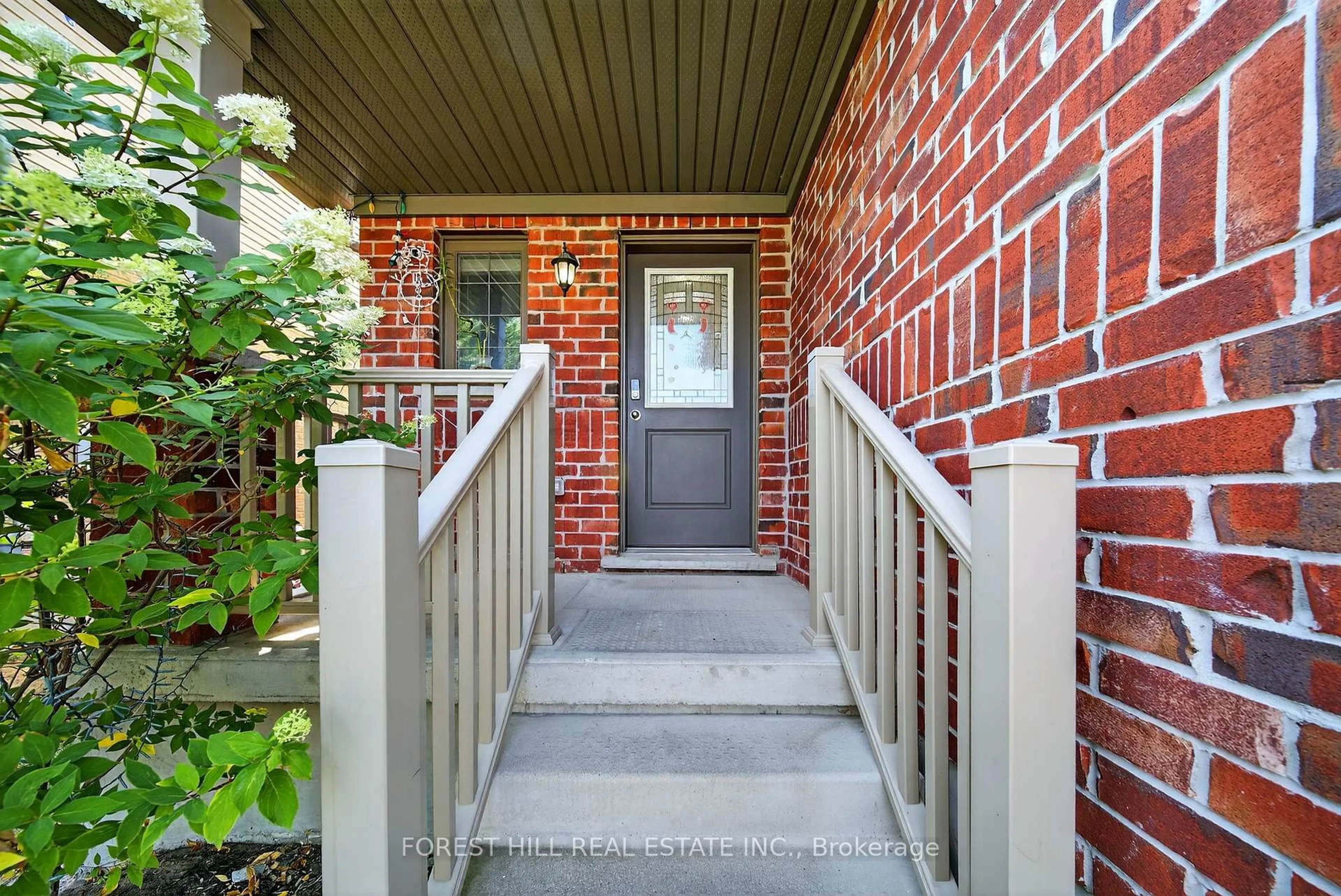 Indoor entryway for 160 Banting Cres, Essa Ontario L0M 1B6