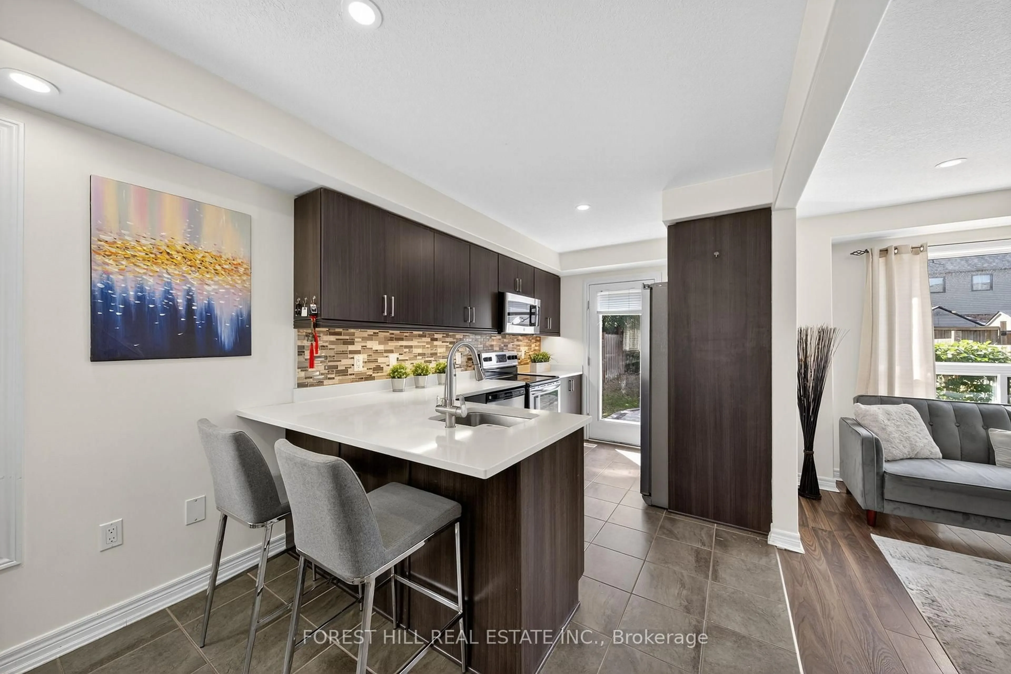 Contemporary kitchen, unknown for 160 Banting Cres, Essa Ontario L0M 1B6