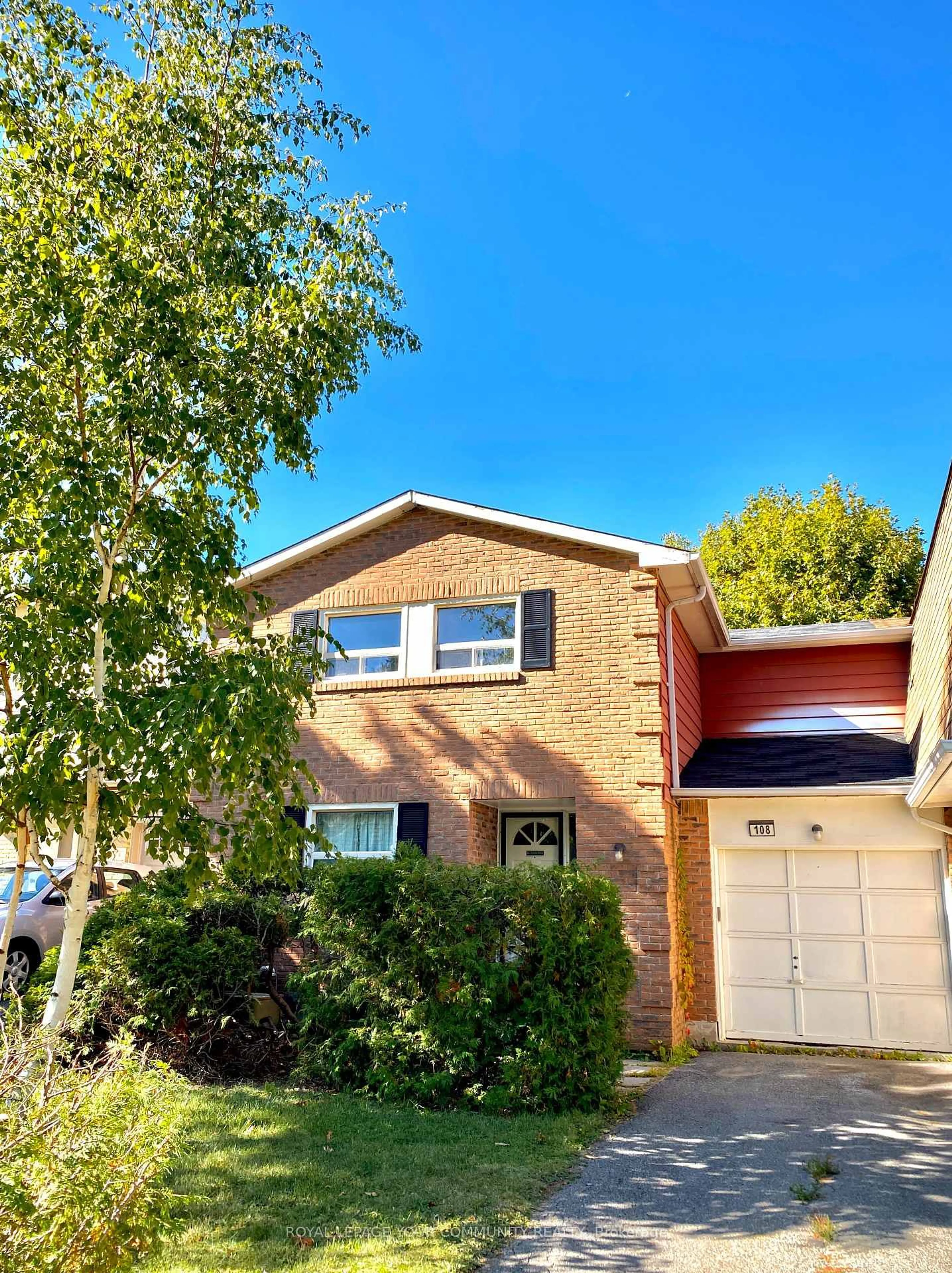 Home with brick exterior material, street for 108 Orchard Heights Blvd, Aurora Ontario L4G 2Z9