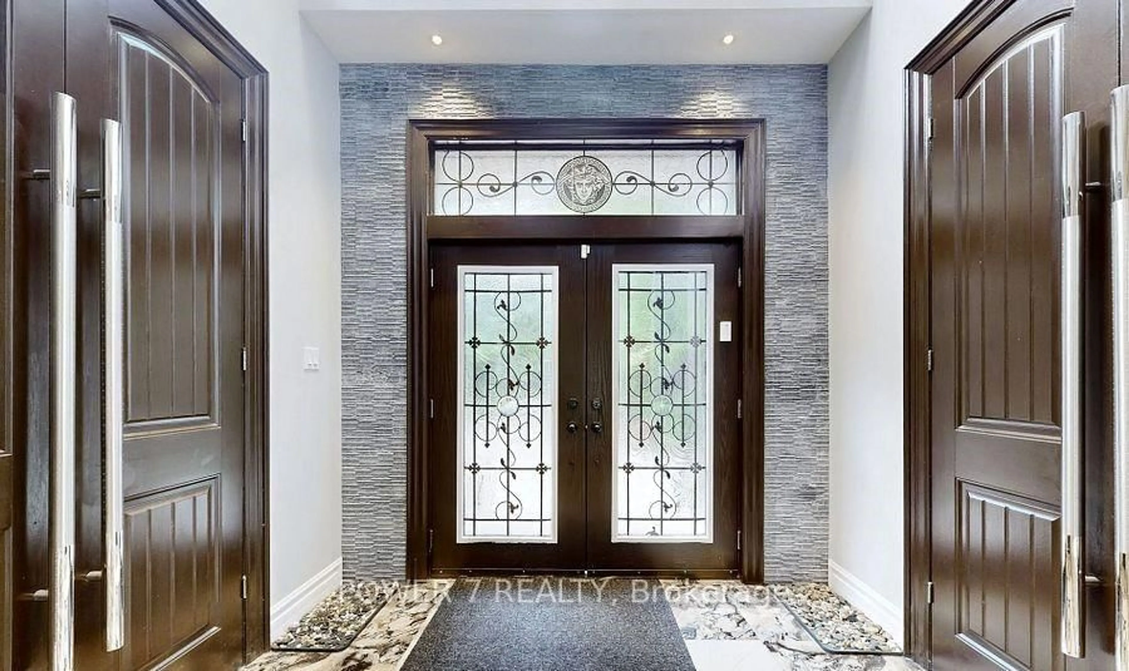 Indoor entryway for 4448 Jesse Thomson Rd, Whitchurch-Stouffville Ontario L4A 3V2