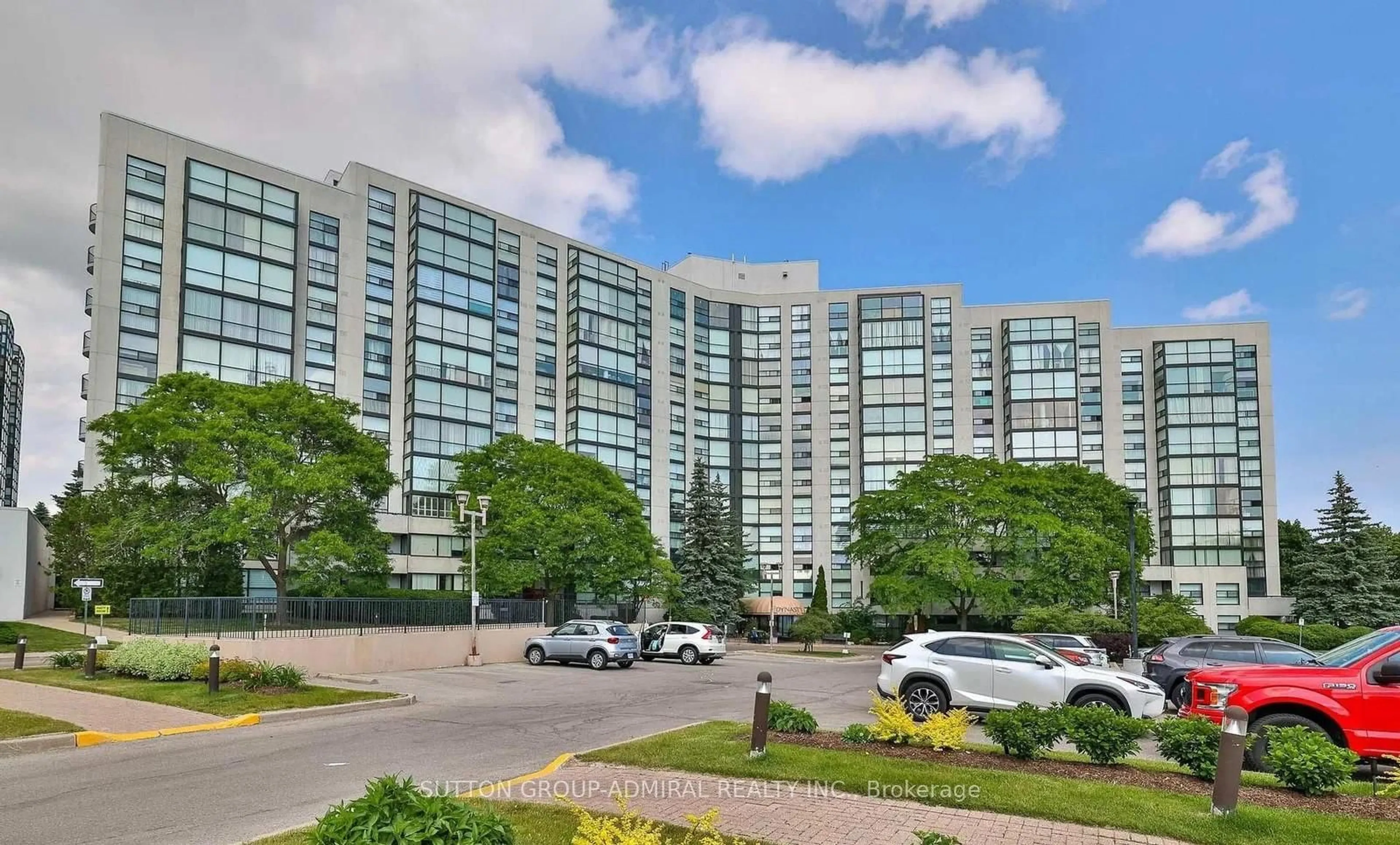 Indoor foyer for 30 Harding Blvd #917, Richmond Hill Ontario L4C 9M3